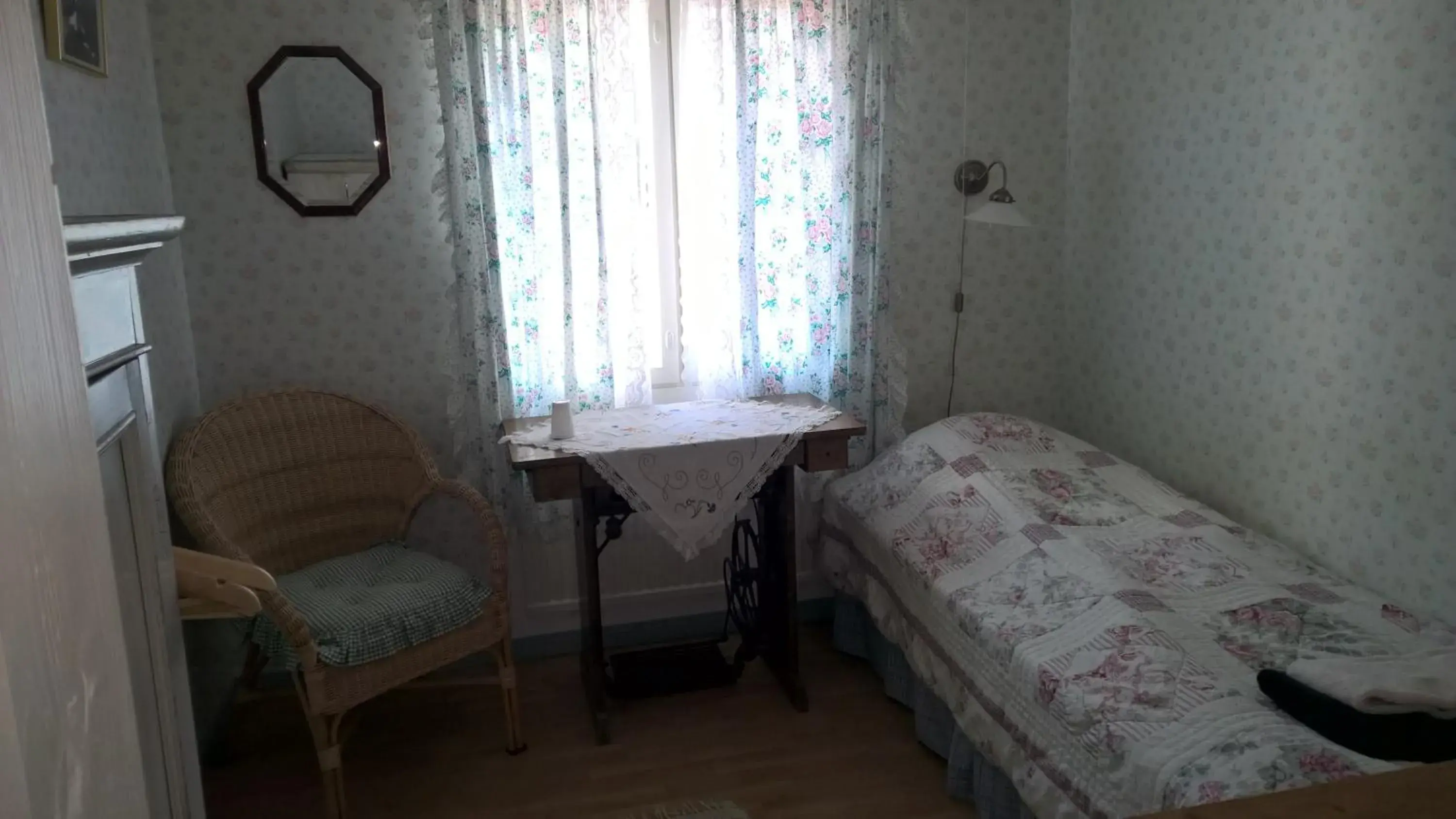 Single Room with Shared Shower and Toilet in Majatalo Martta Single Room with Shared Shower and Toilet in Majatalo Martta