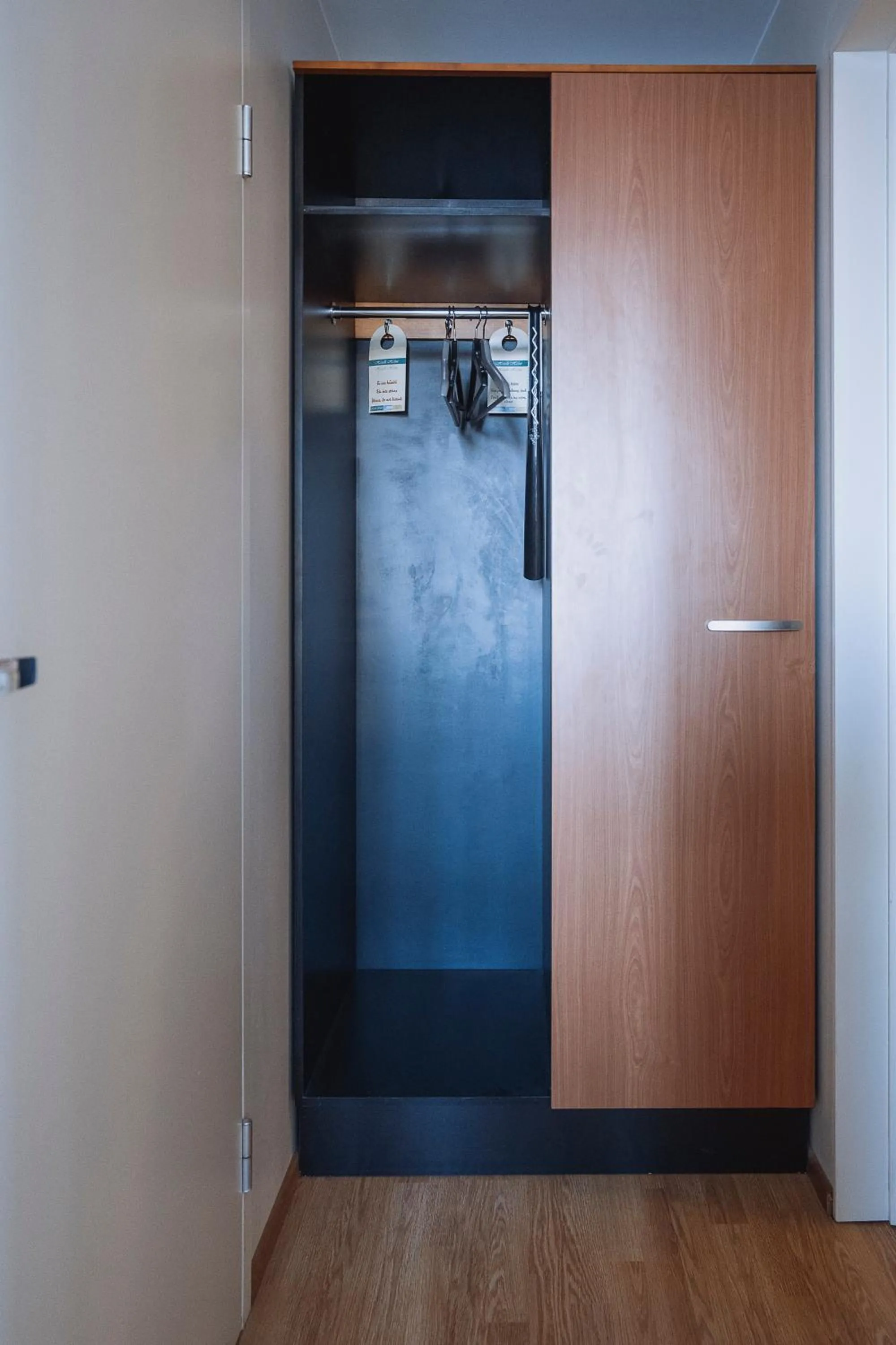 wardrobe in Hotelli Helmi