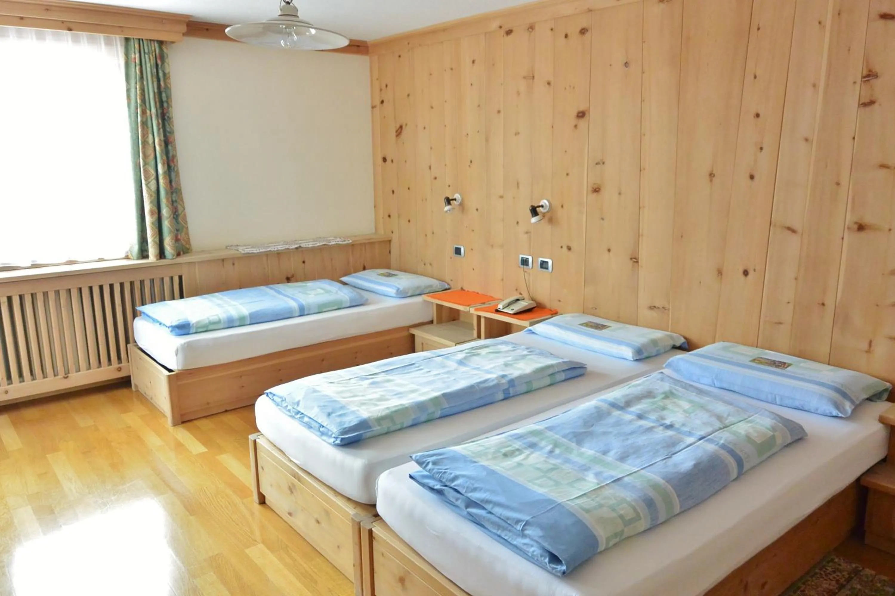 Bed in Hotel Garnì al Plan