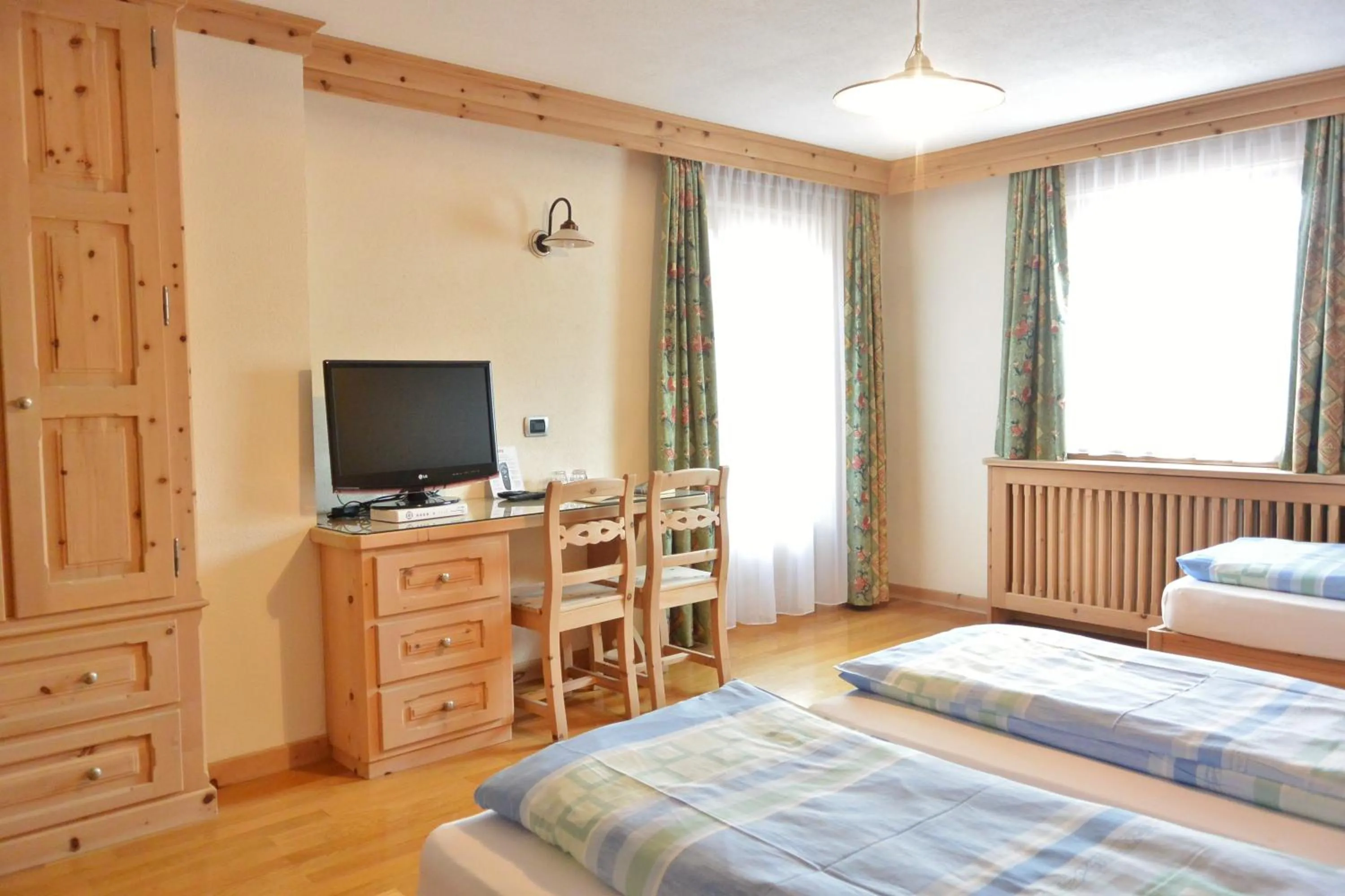 Bed in Hotel Garnì al Plan