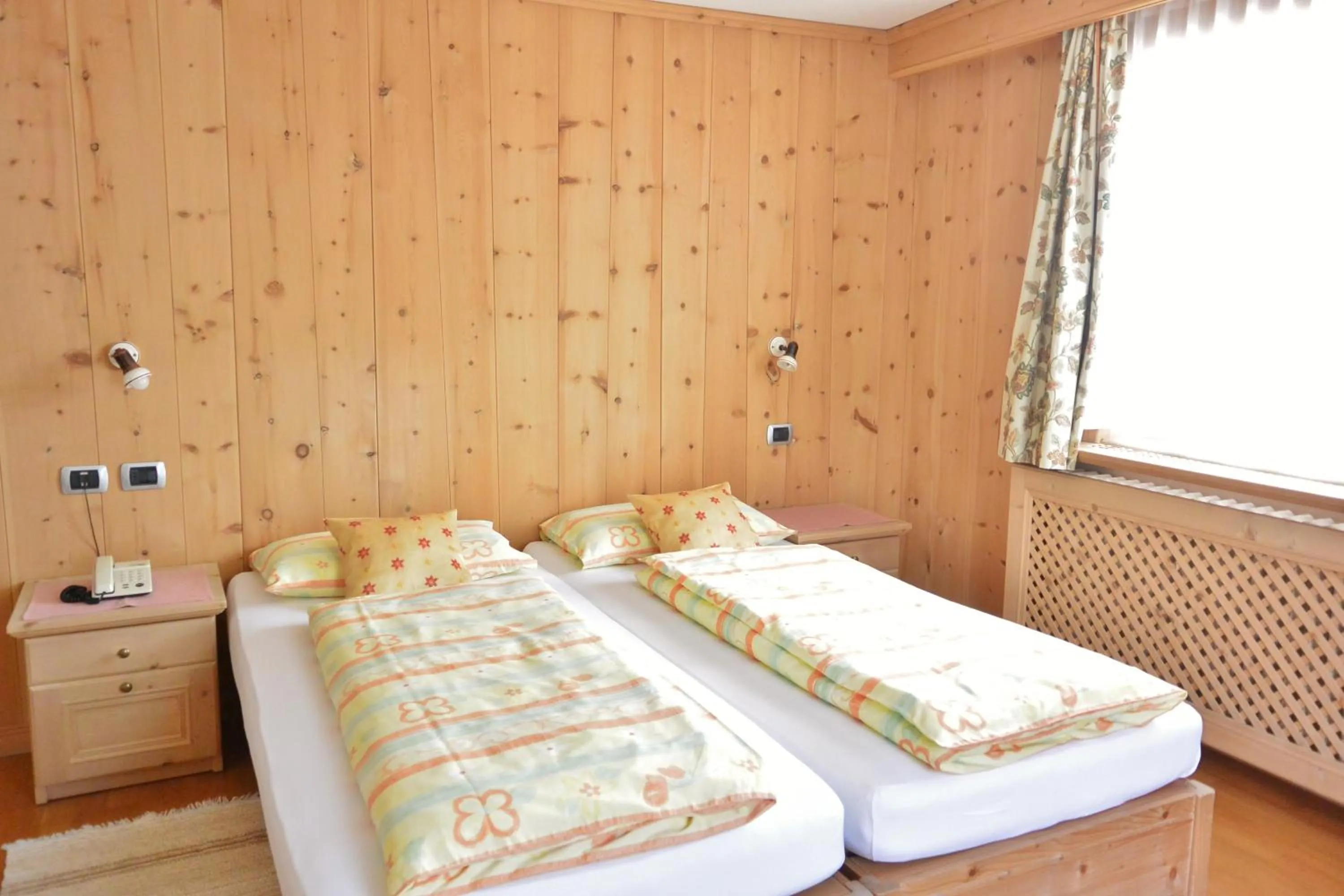 Bed in Hotel Garnì al Plan