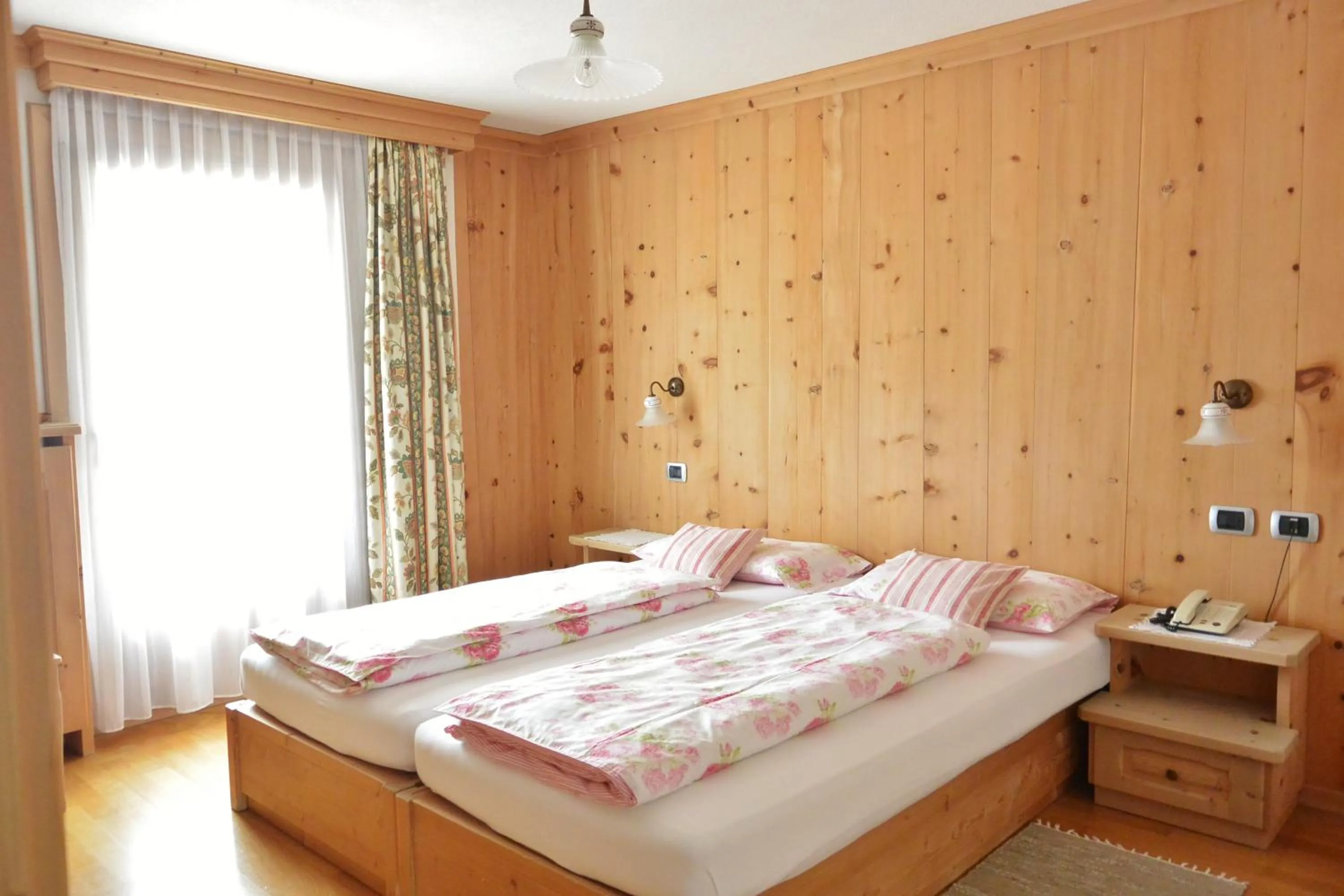 Bed in Hotel Garnì al Plan