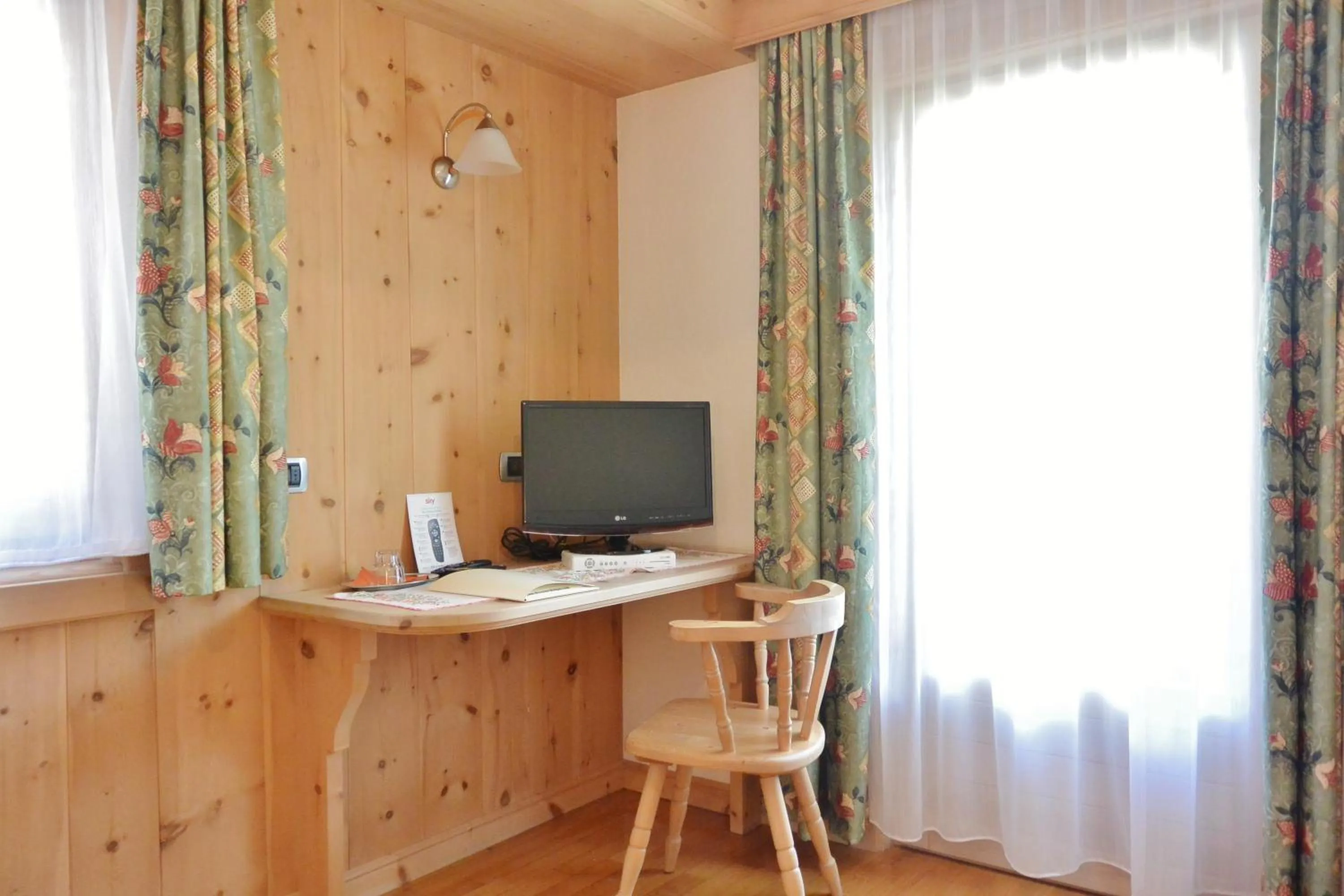 TV and multimedia in Hotel Garnì al Plan