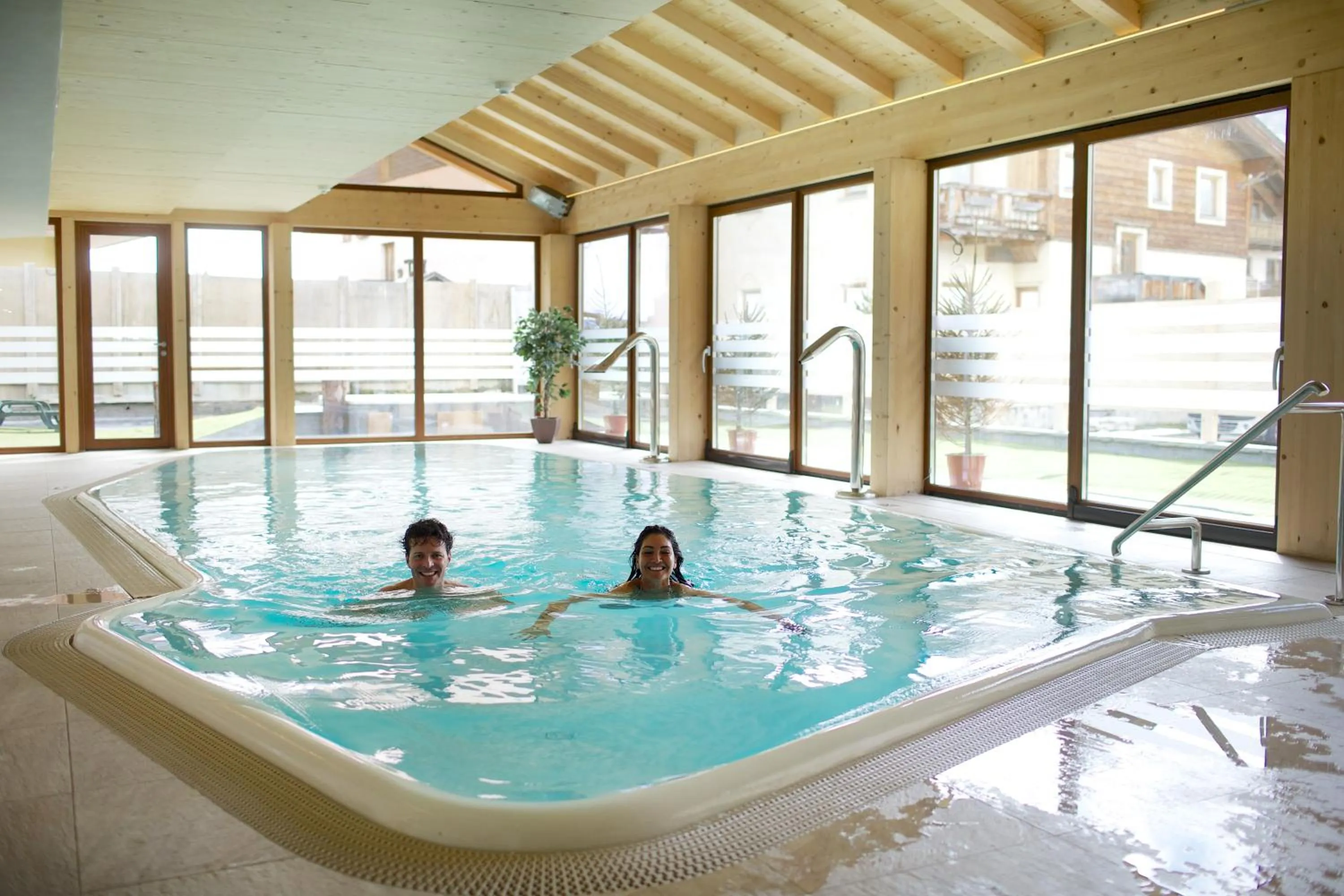 Swimming pool in Hotel Garnì al Plan