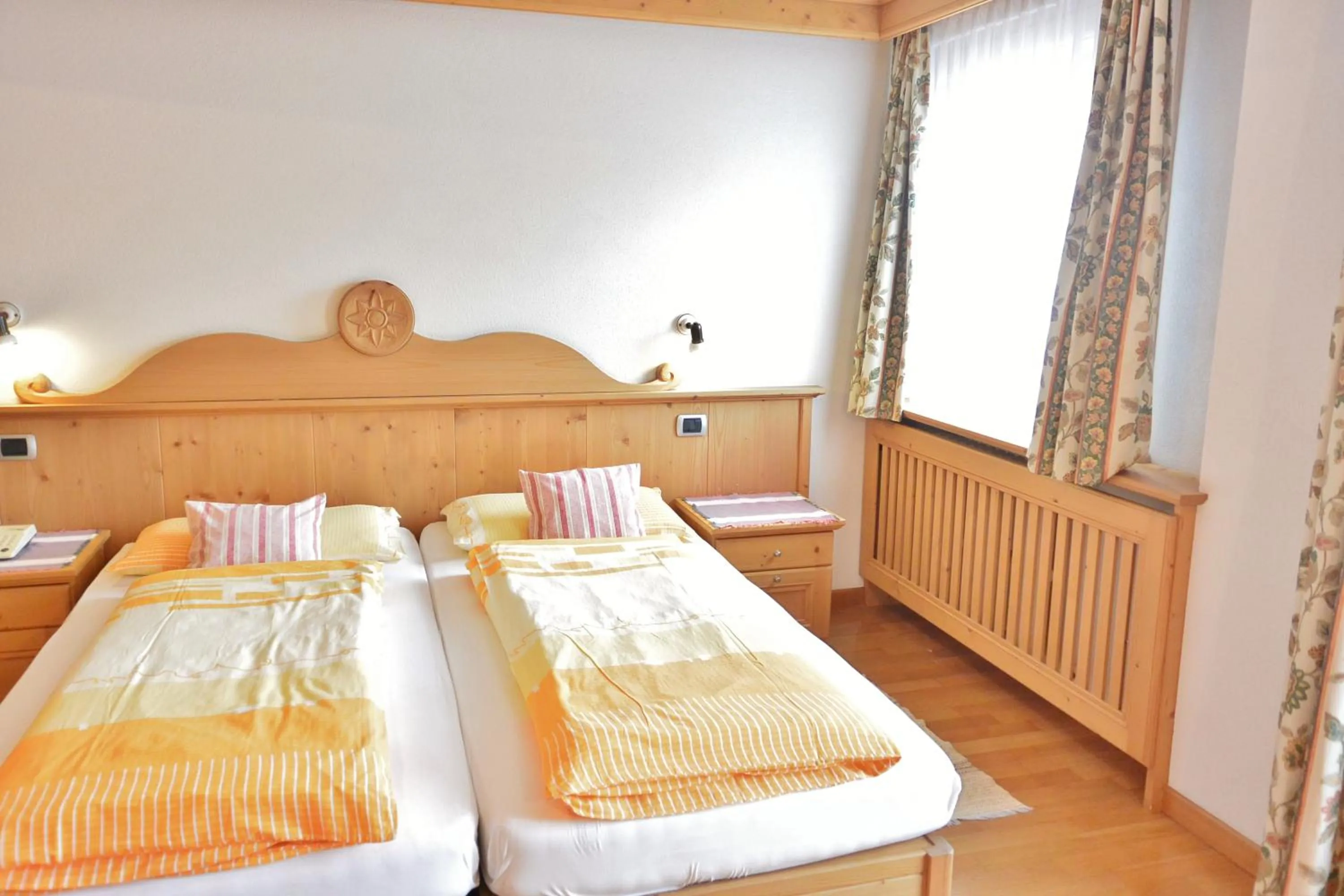 Bed in Hotel Garnì al Plan