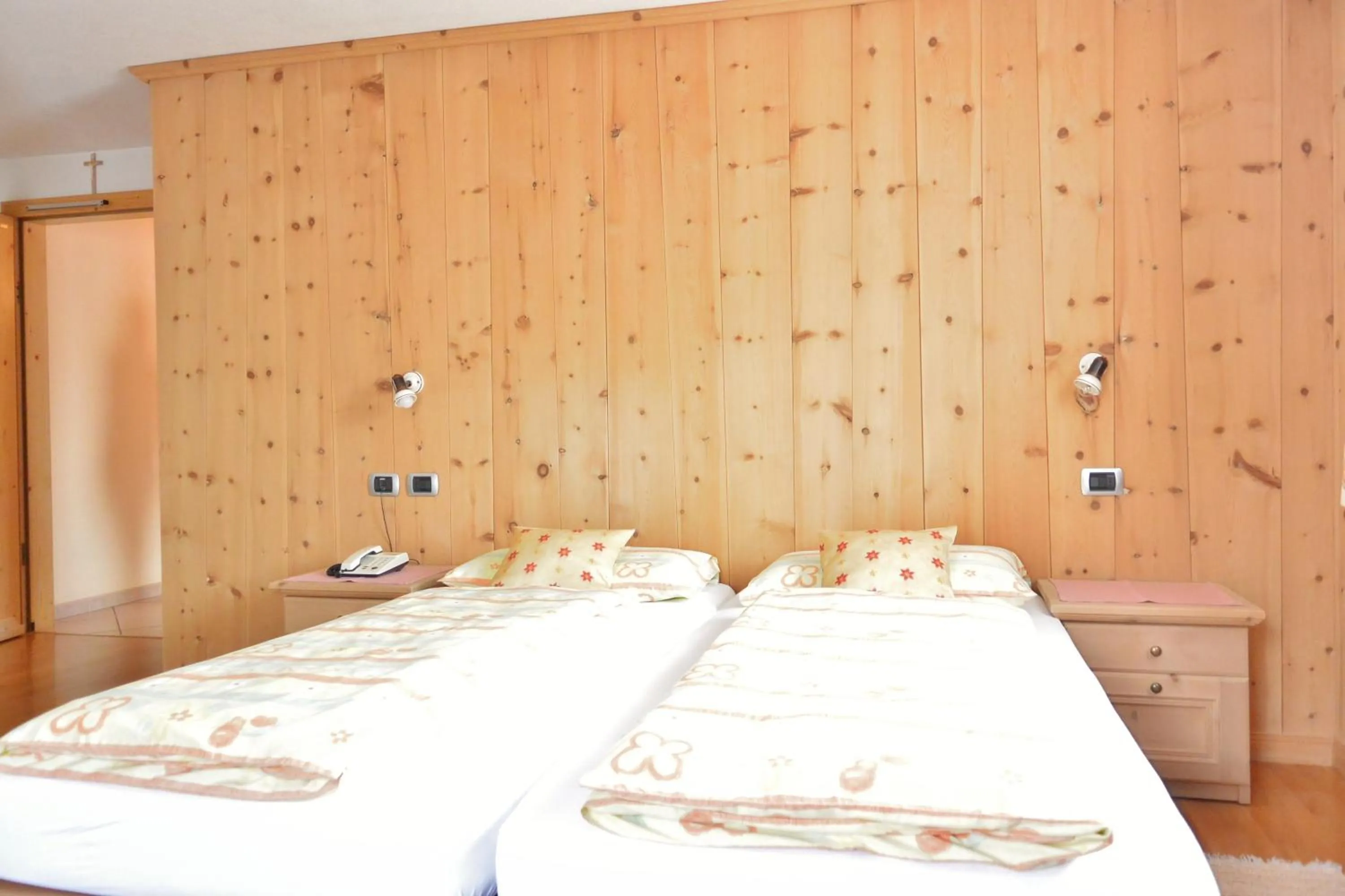 Bed in Hotel Garnì al Plan