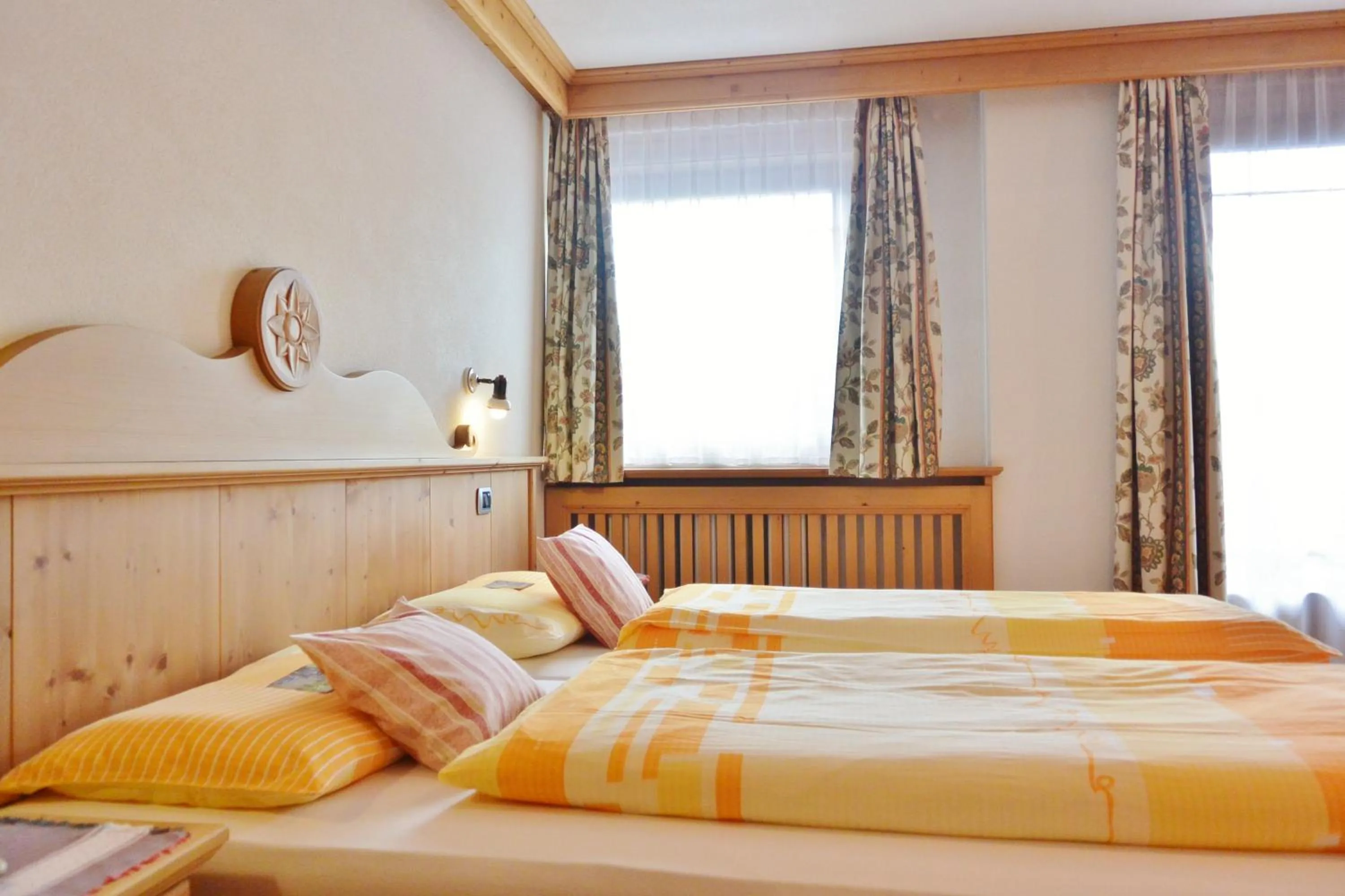 Bed in Hotel Garnì al Plan