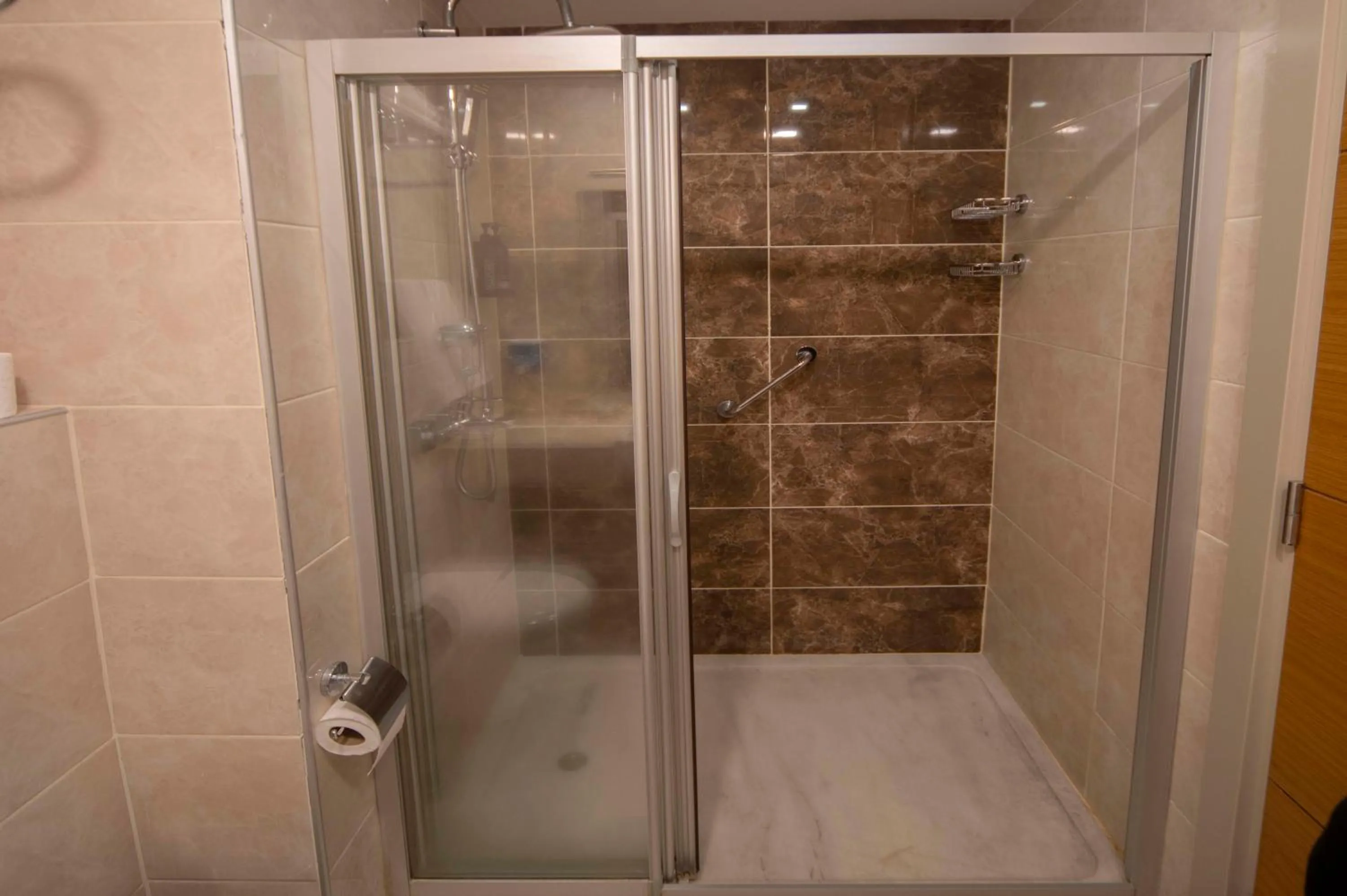 Shower in Grand İtimat Hotel