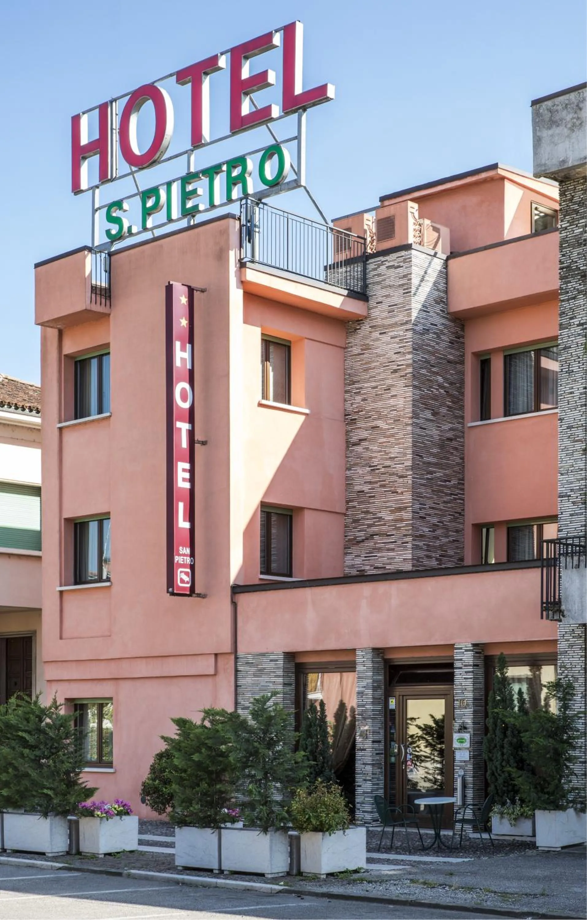 Facade/entrance in Hotel San Pietro