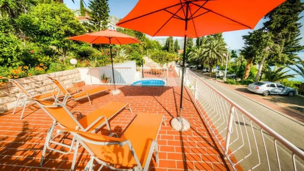 Comfort Triple Room with Balcony and Sea View in Guest House Villa Nina Comfort Triple Room with Balcony and Sea View in Guest House Villa Nina