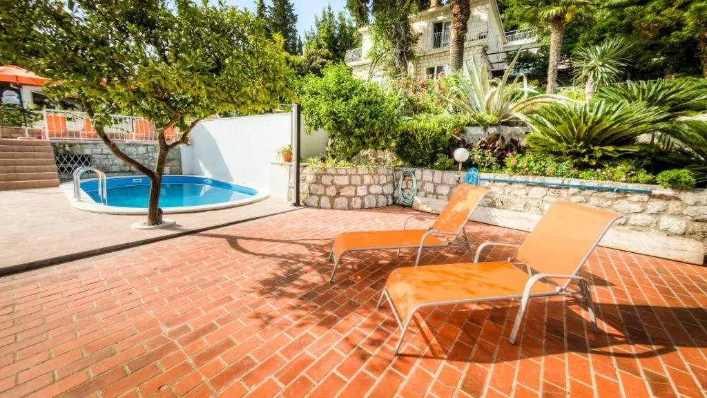 Superior Triple Room with Balcony and Sea View in Guest House Villa Nina