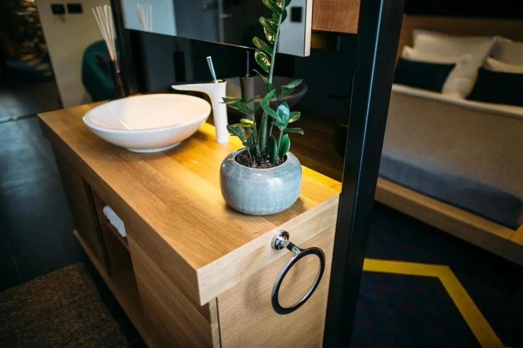 Bathroom, Bed in Rooms Lejletul