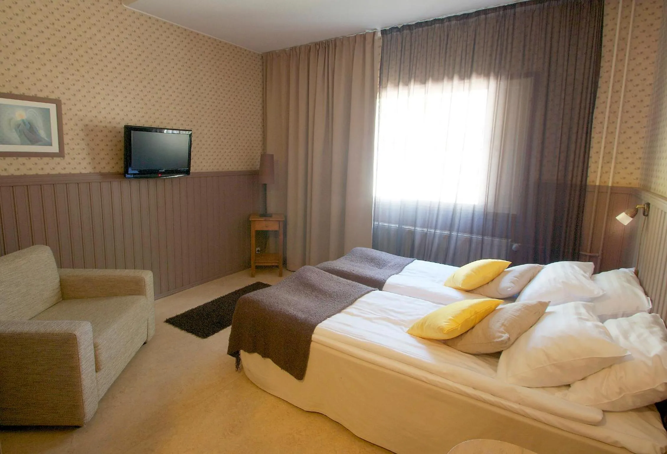 Photo of the whole room, Bed in Hotel Hullu Poro