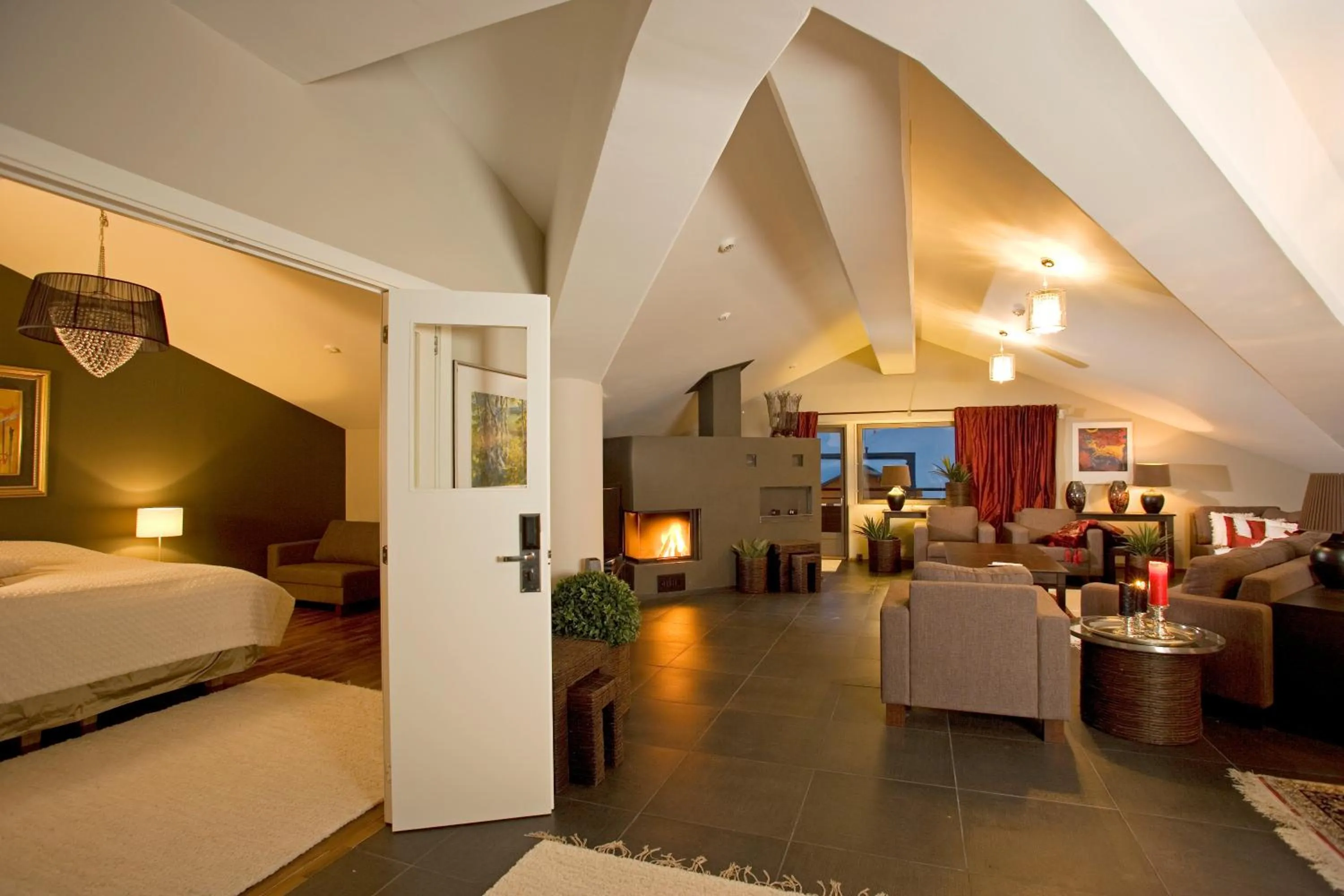 Living room, Bed in Hotel Hullu Poro