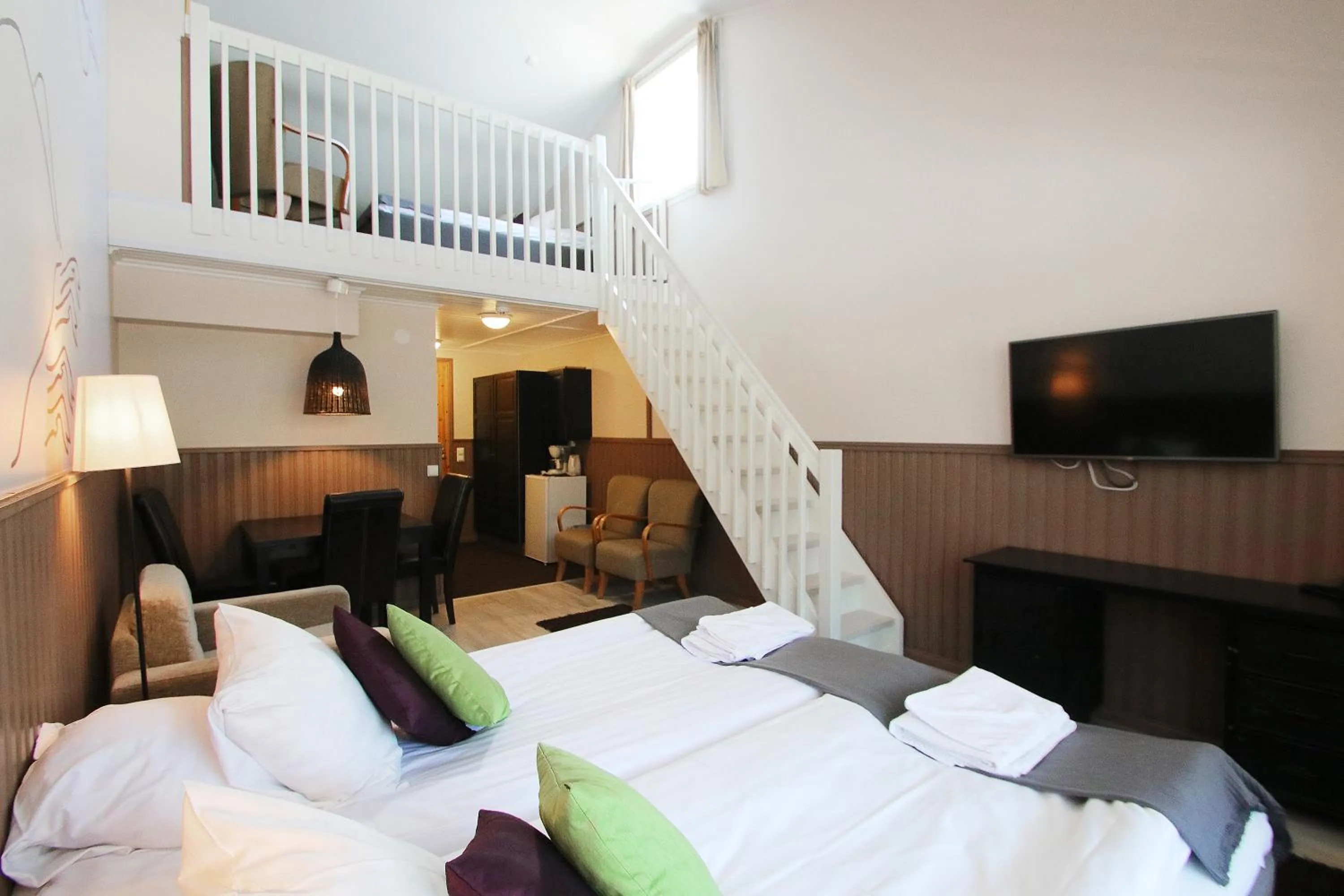 Communal lounge/ TV room, Bed in Hotel Hullu Poro