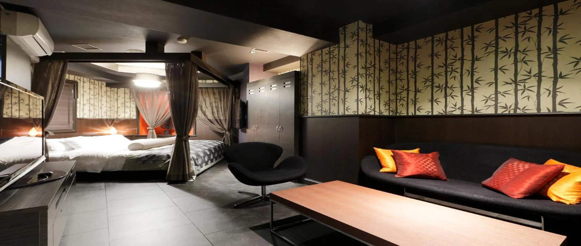 Lobby or reception, Bed in Hotel VARKIN