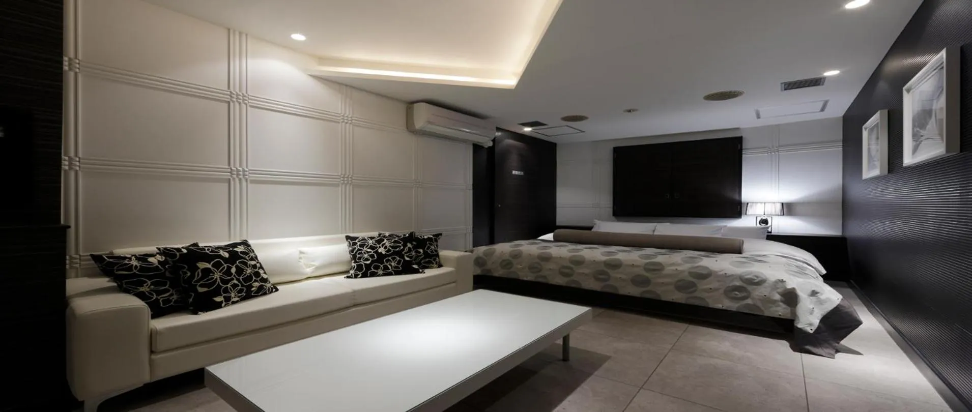 Photo of the whole room, Bed in Hotel VARKIN