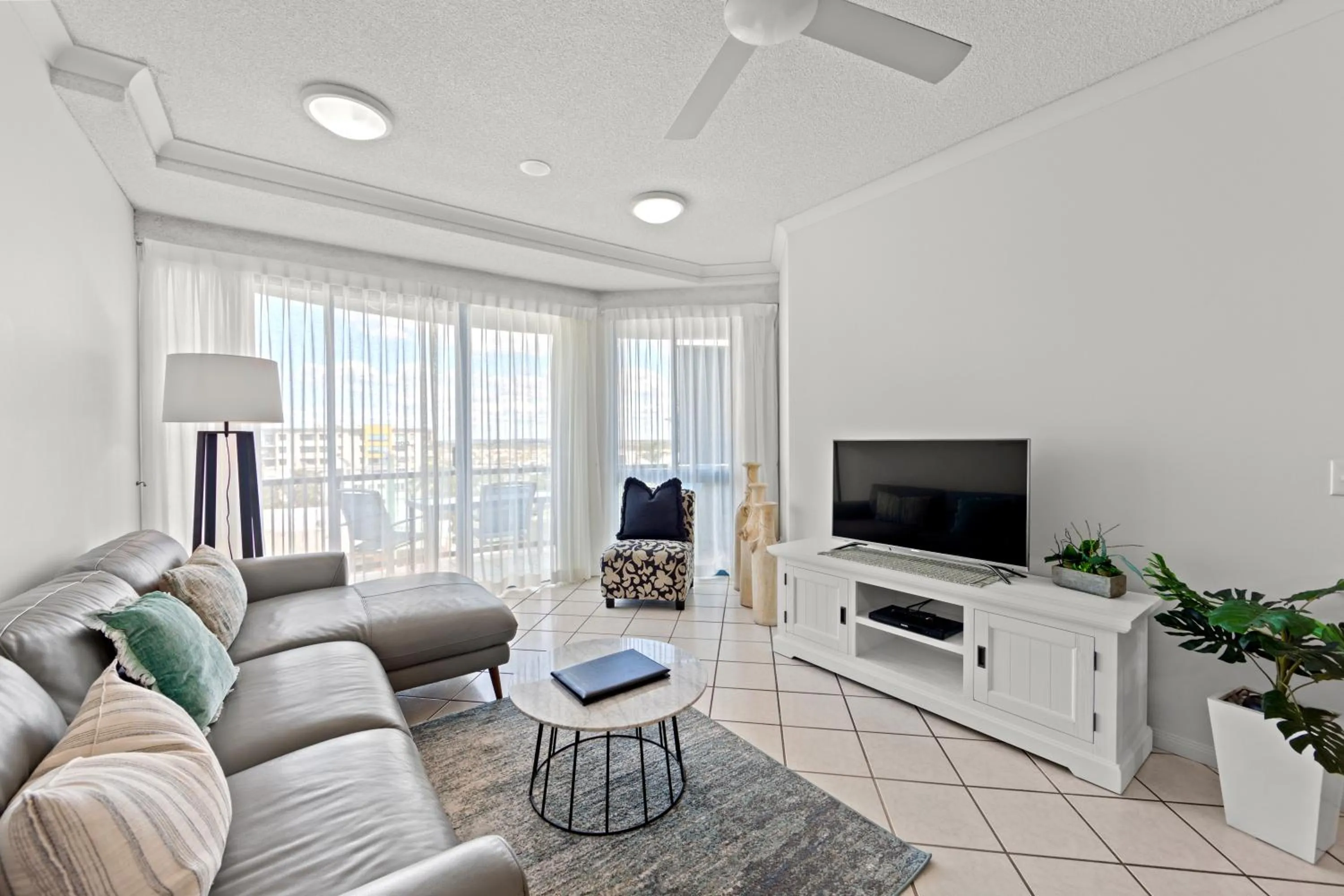 Living room in Alexandra on the Pacific