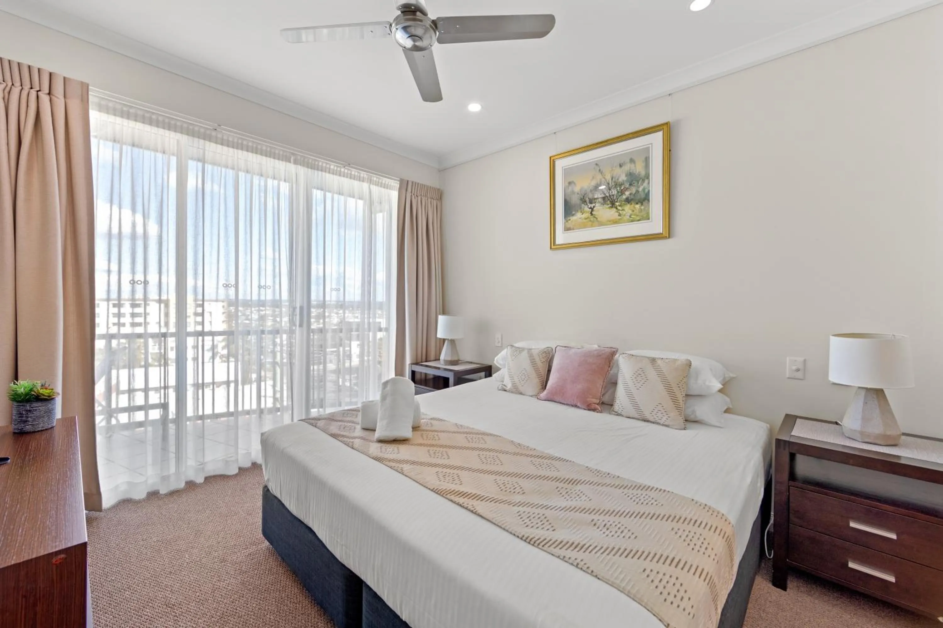 Bed in Alexandra on the Pacific