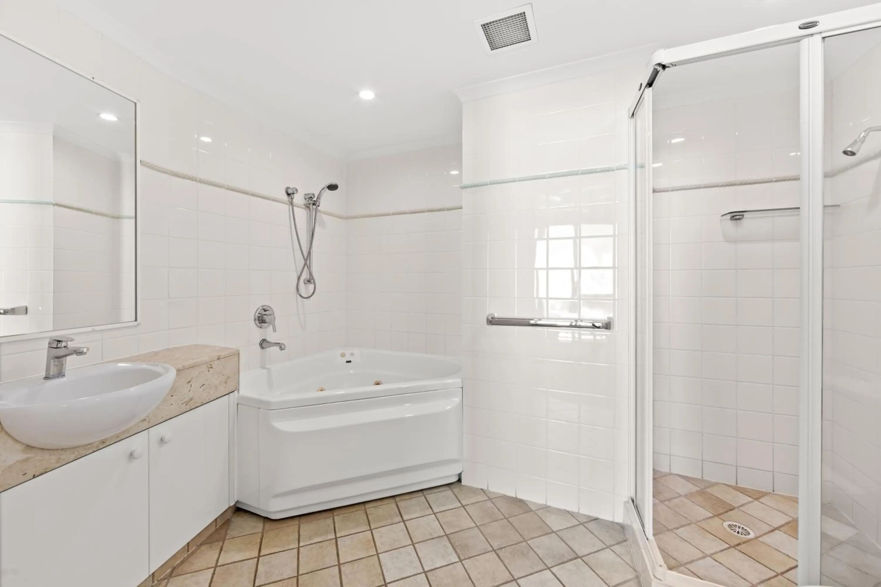 Bathroom in Alexandra on the Pacific