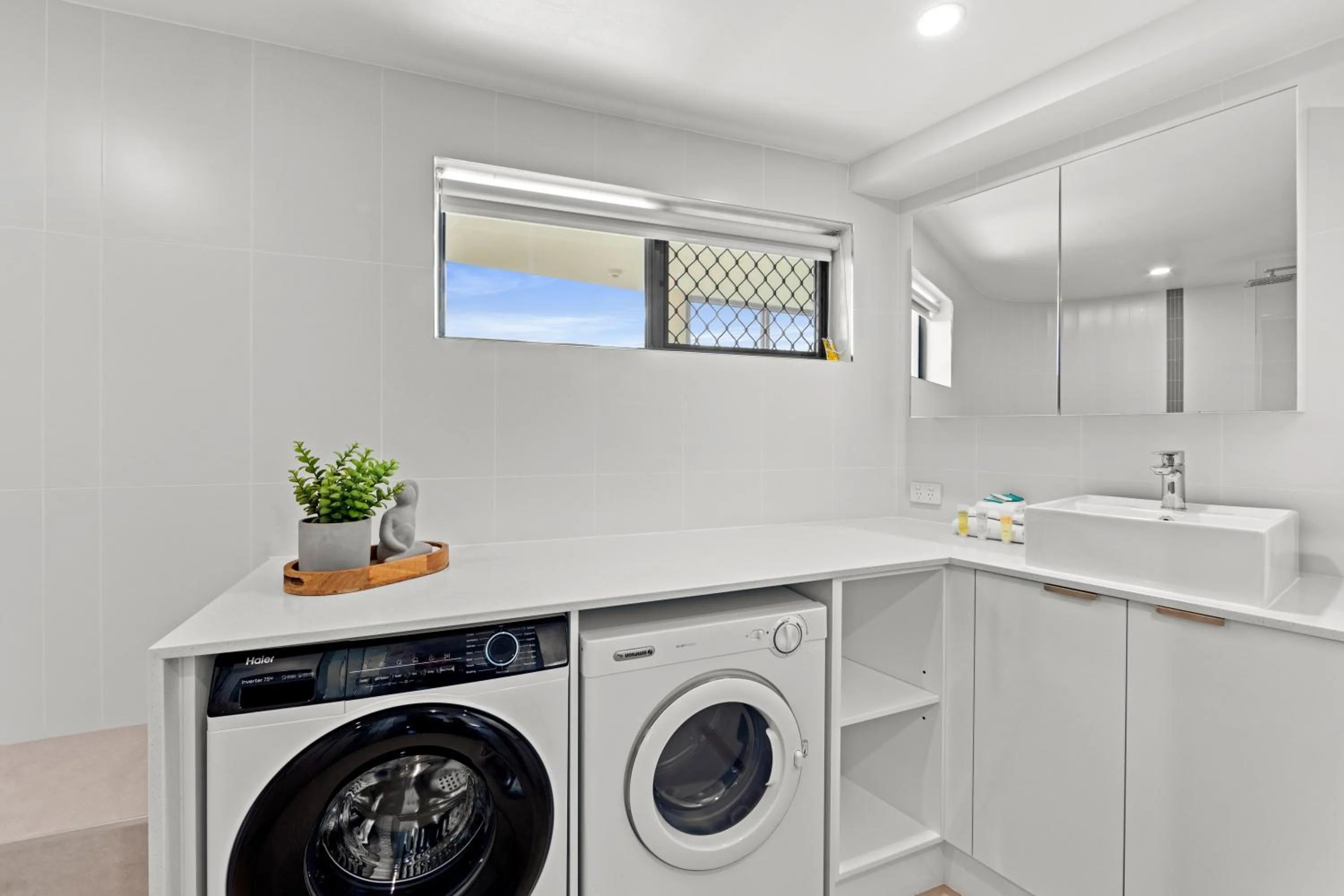 laundry in Alexandra on the Pacific