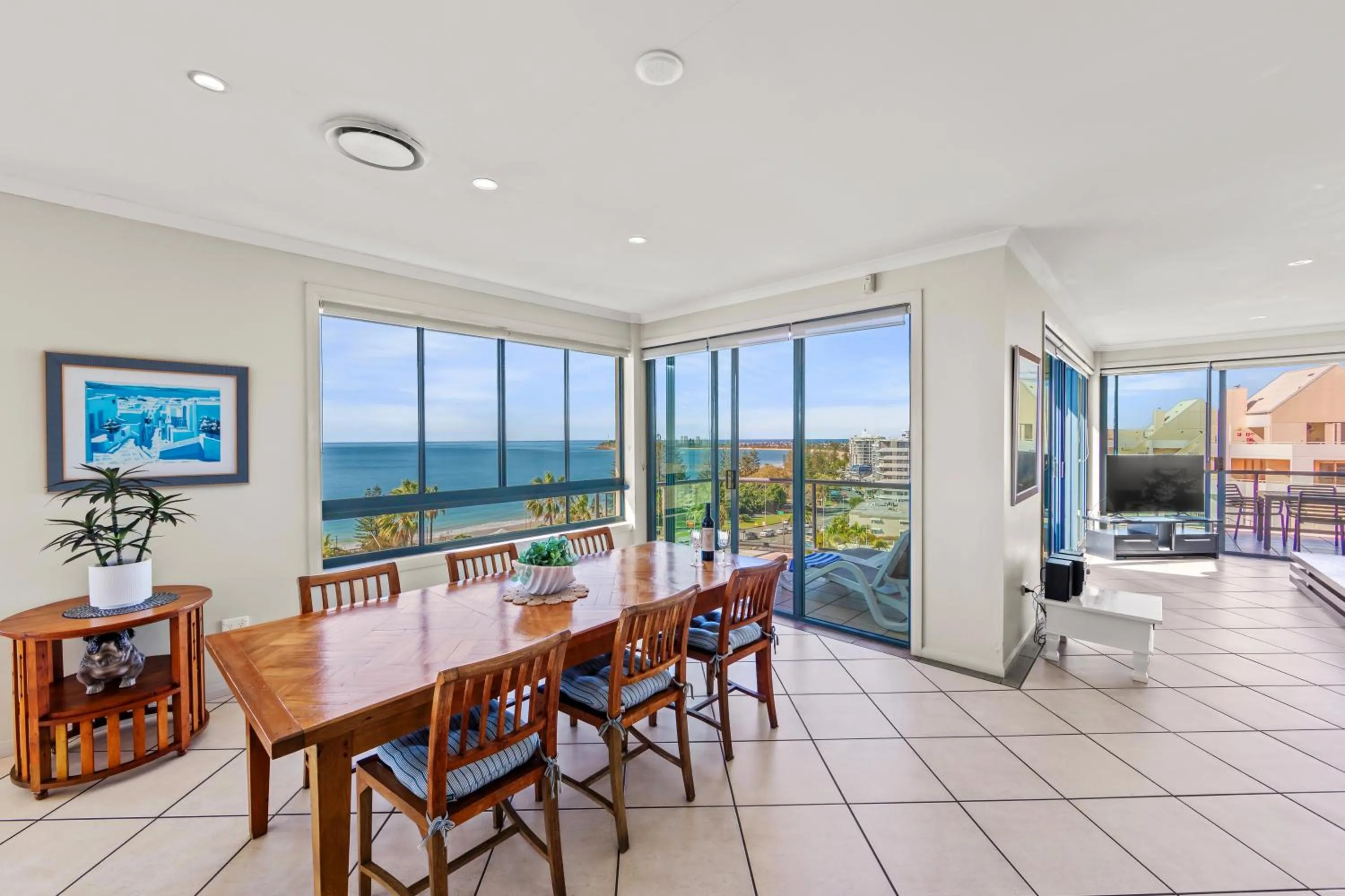 Dining area in Alexandra on the Pacific