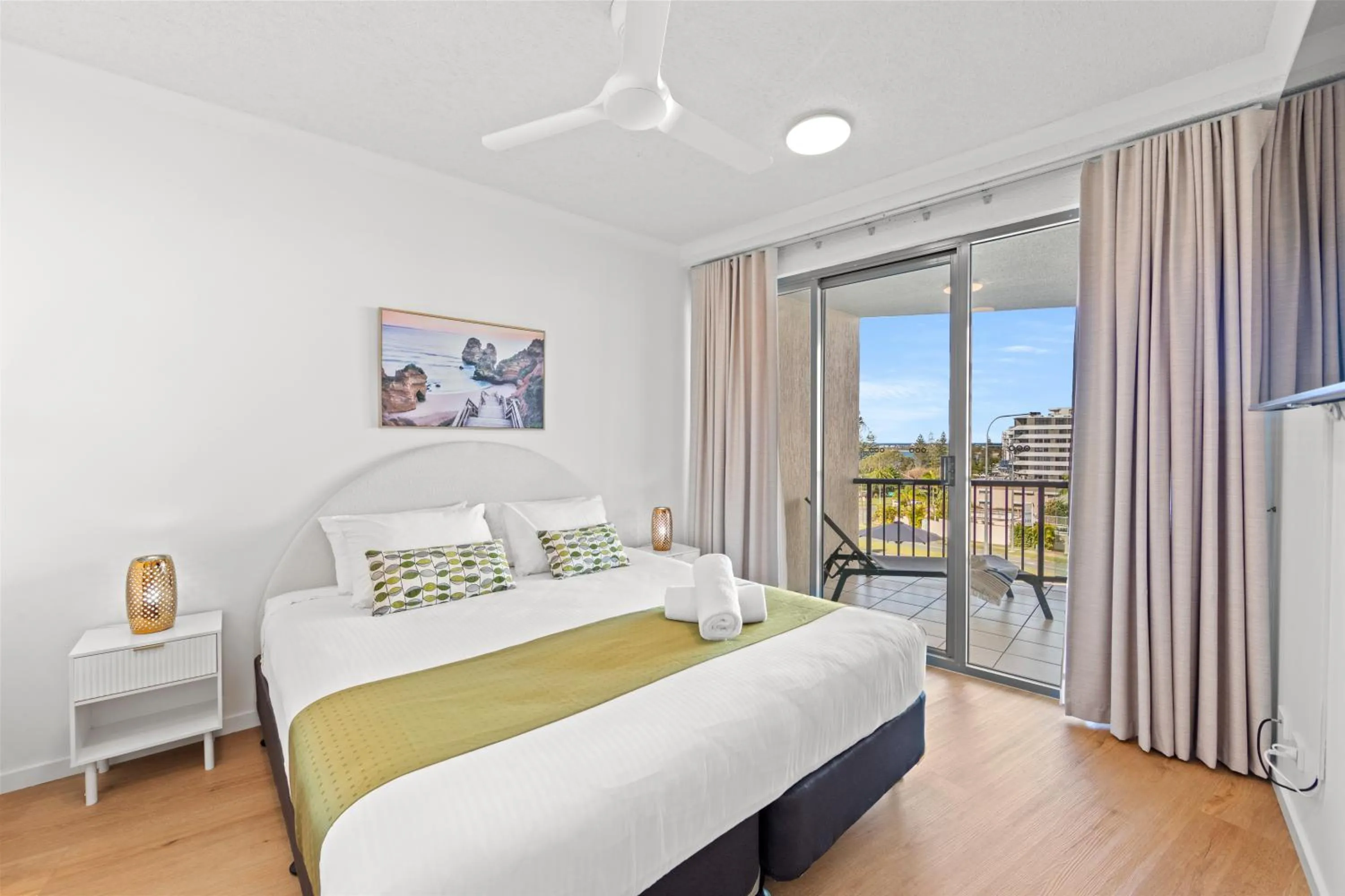 Bed in Alexandra on the Pacific