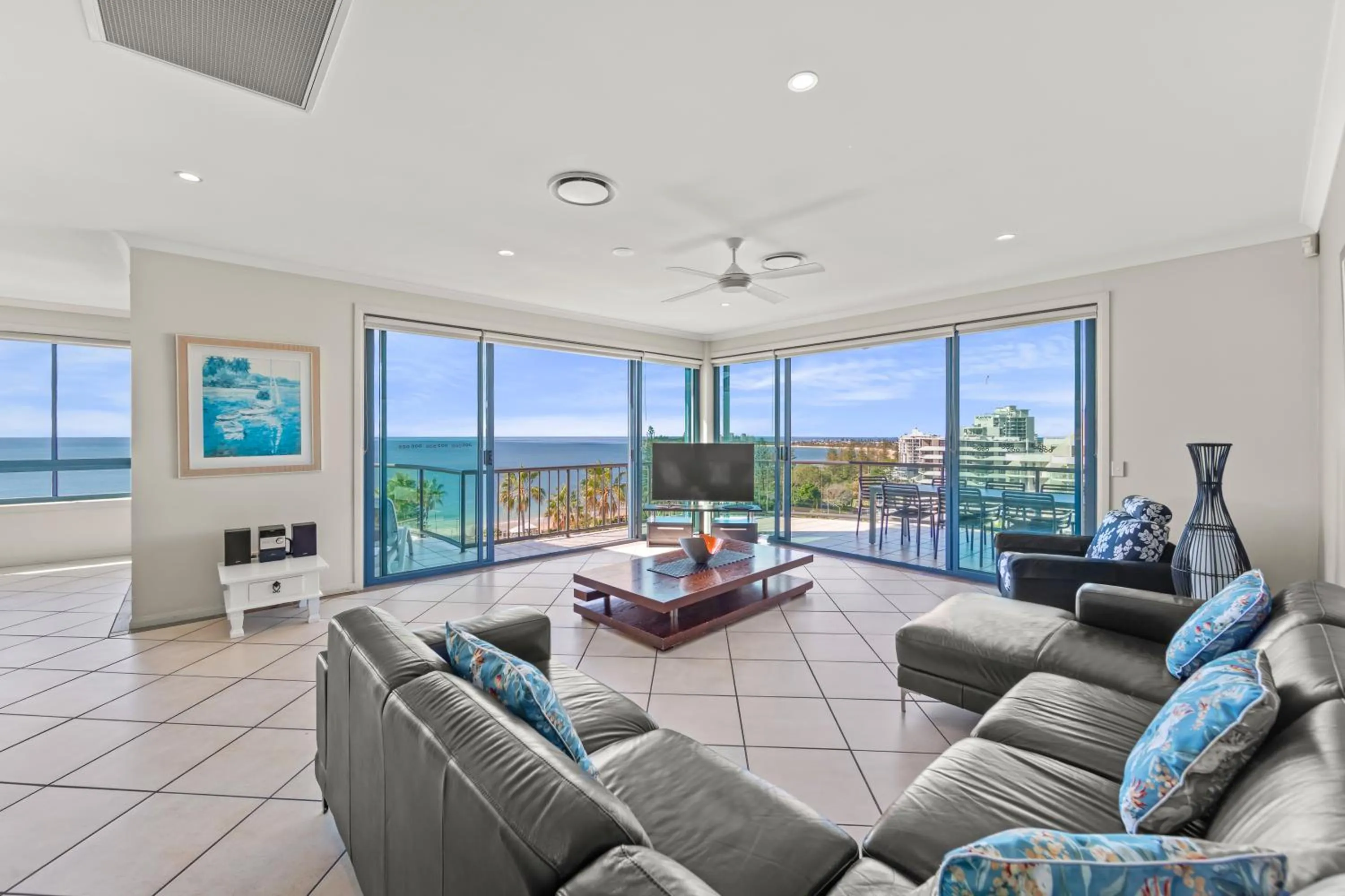 Living room in Alexandra on the Pacific