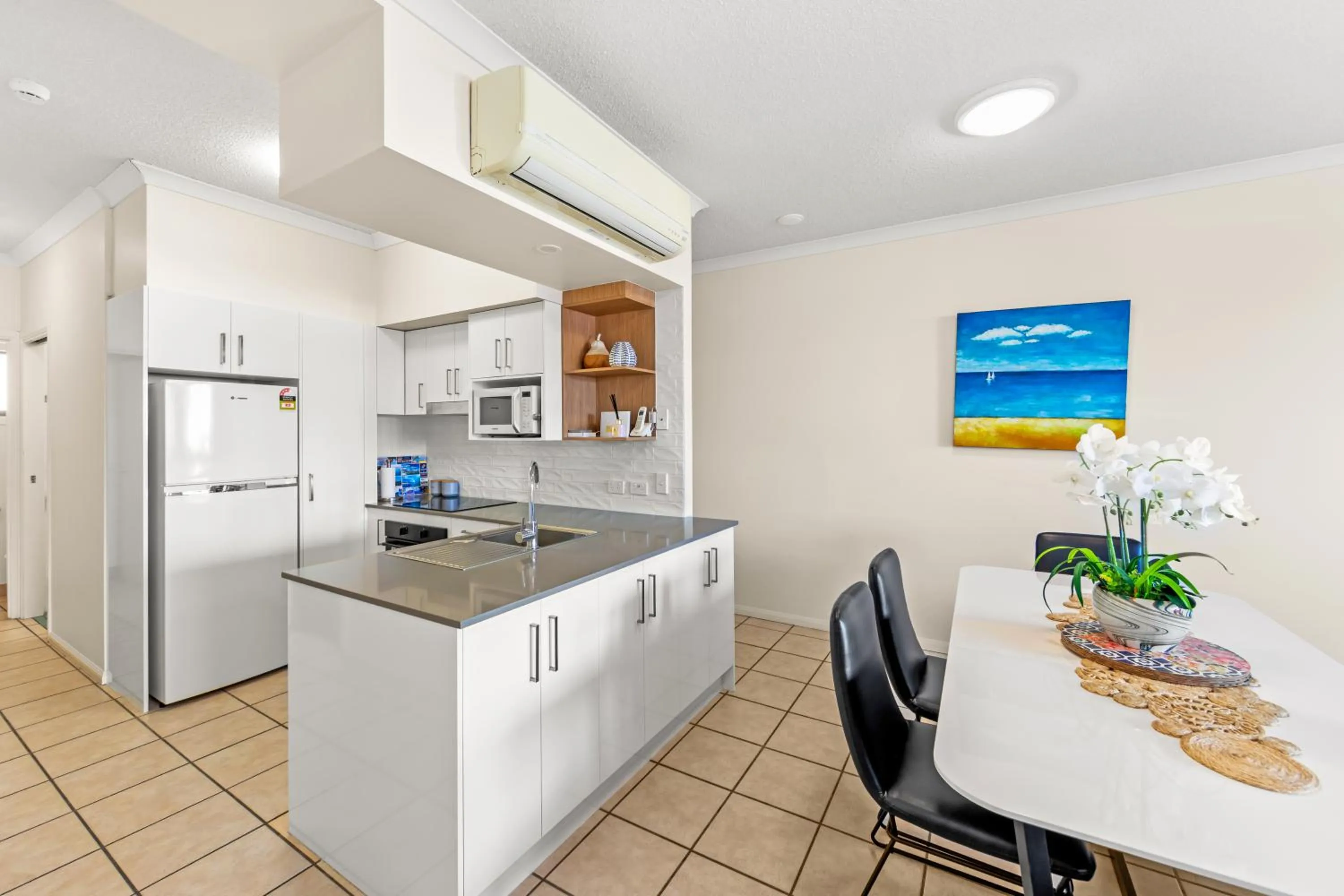 Dining area in Alexandra on the Pacific