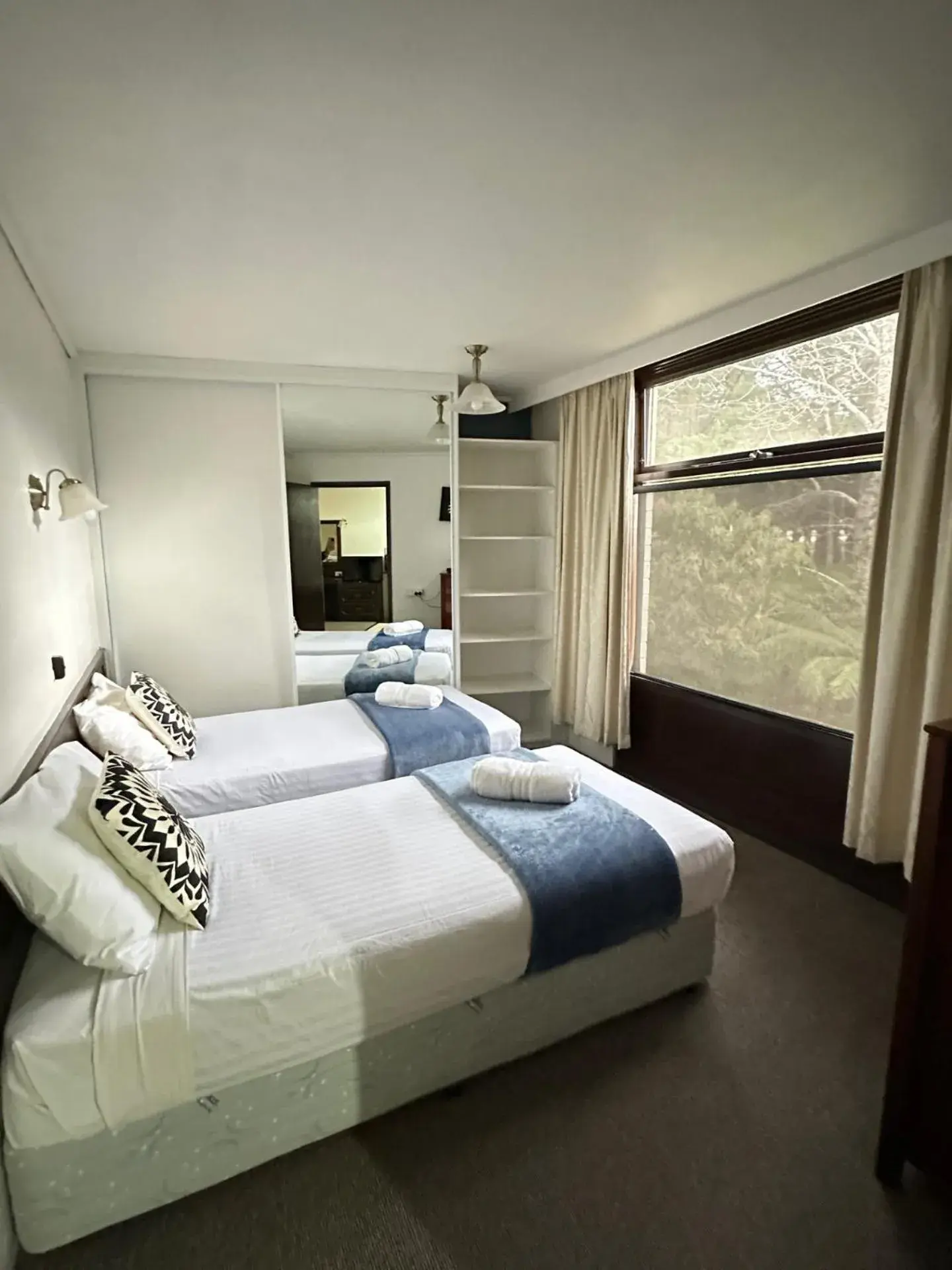 Bedroom, Bed in West Coaster Motel Bedroom, Bed in West Coaster Motel