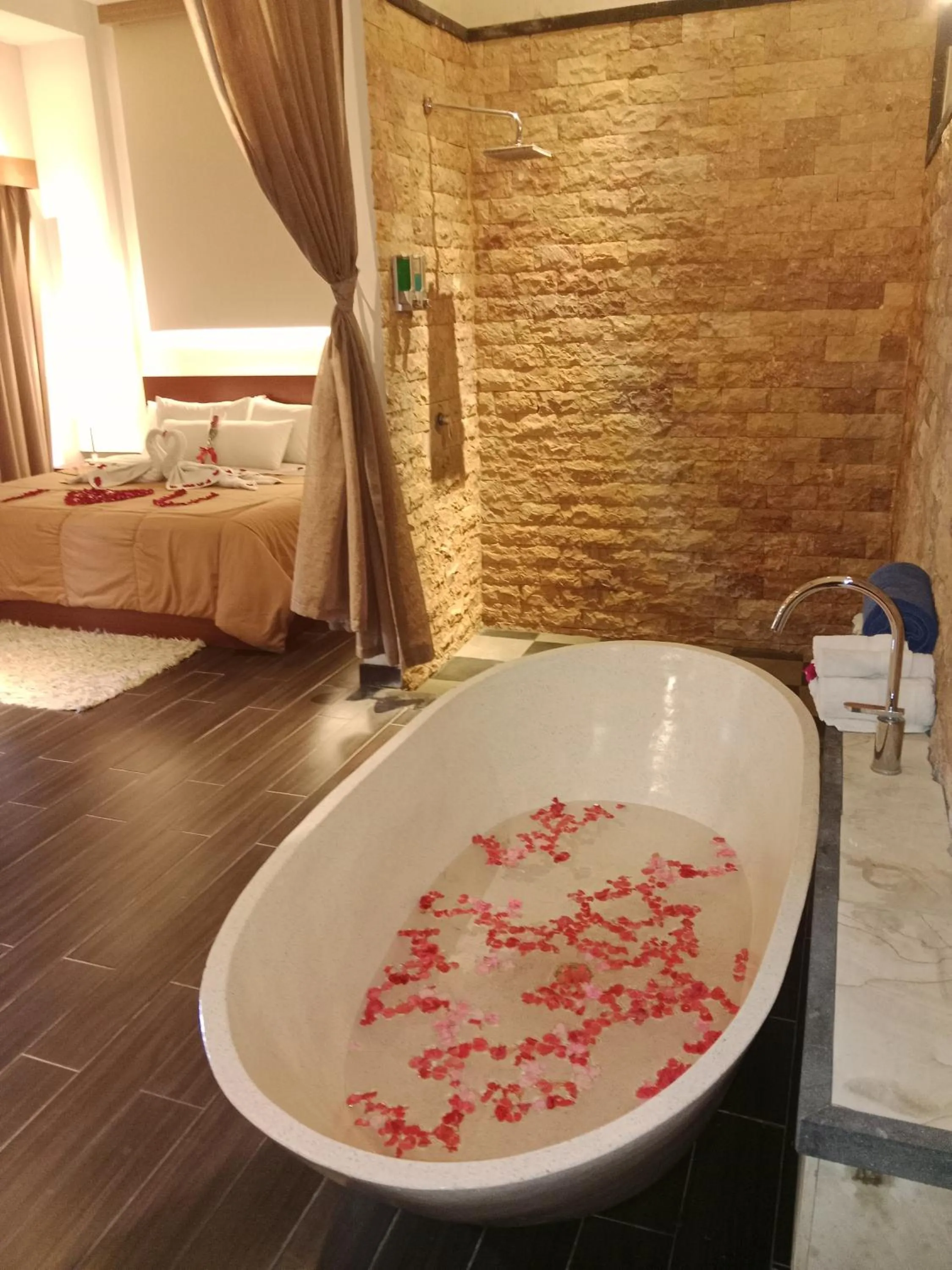 Bathroom, Bed in Muaya Villa