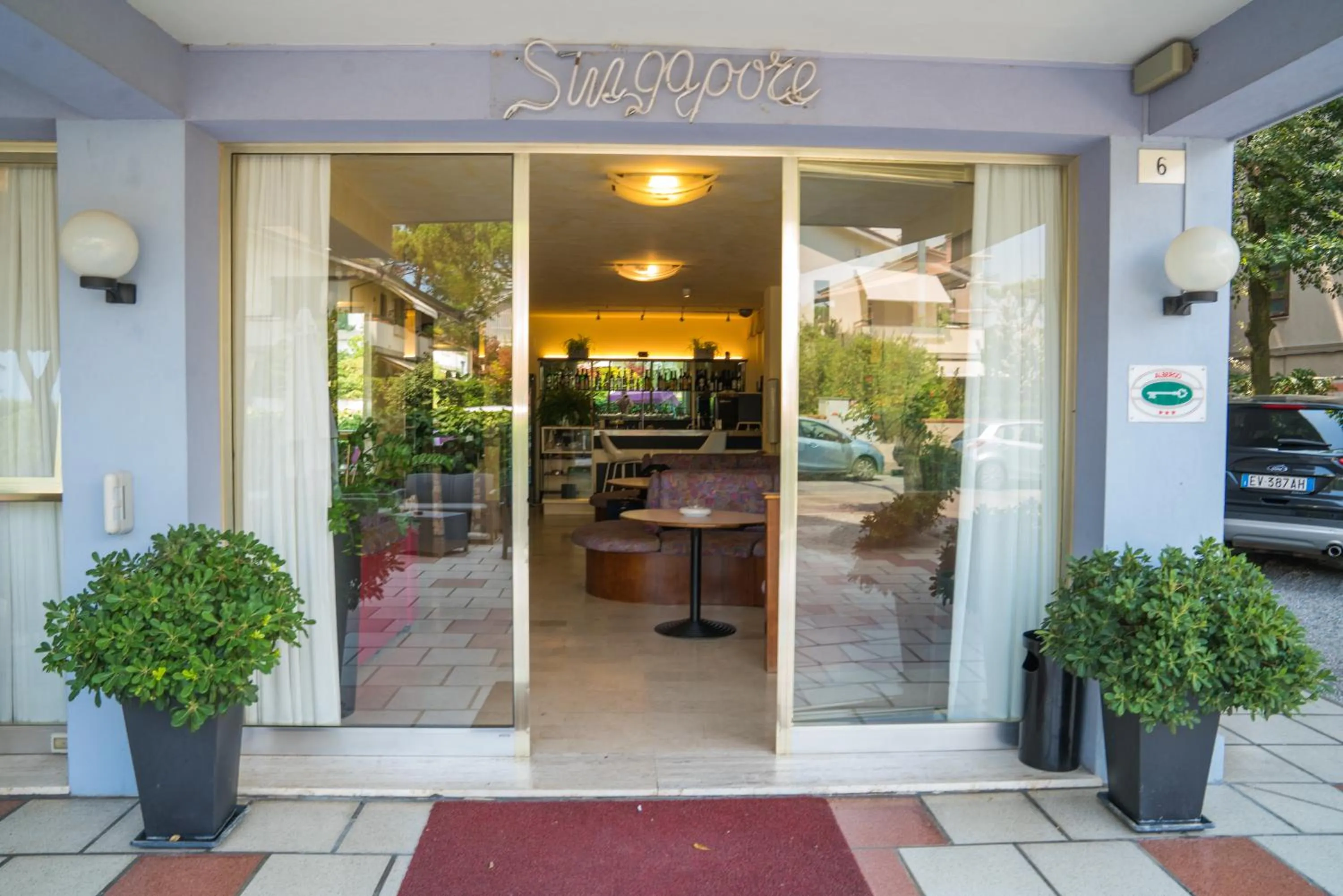 Facade/entrance in Hotel Singapore