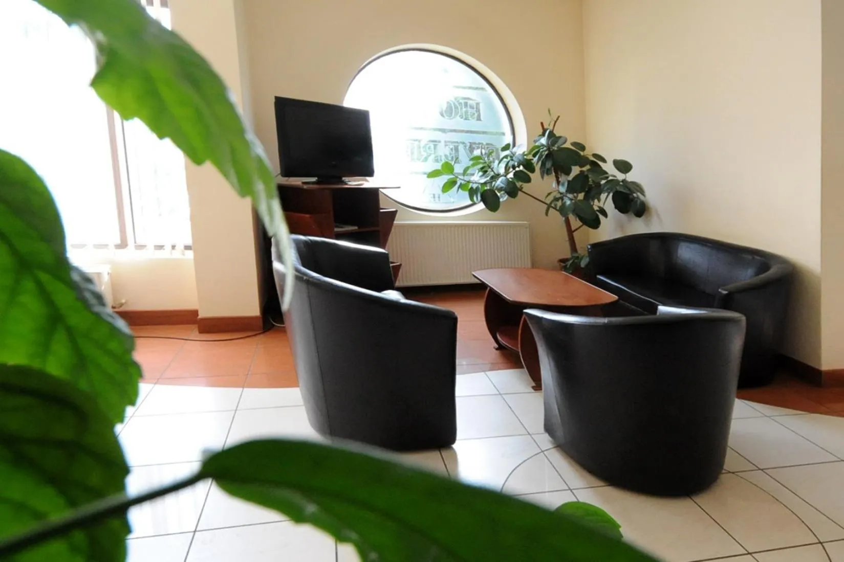 Communal lounge/ TV room in Hotel Everest