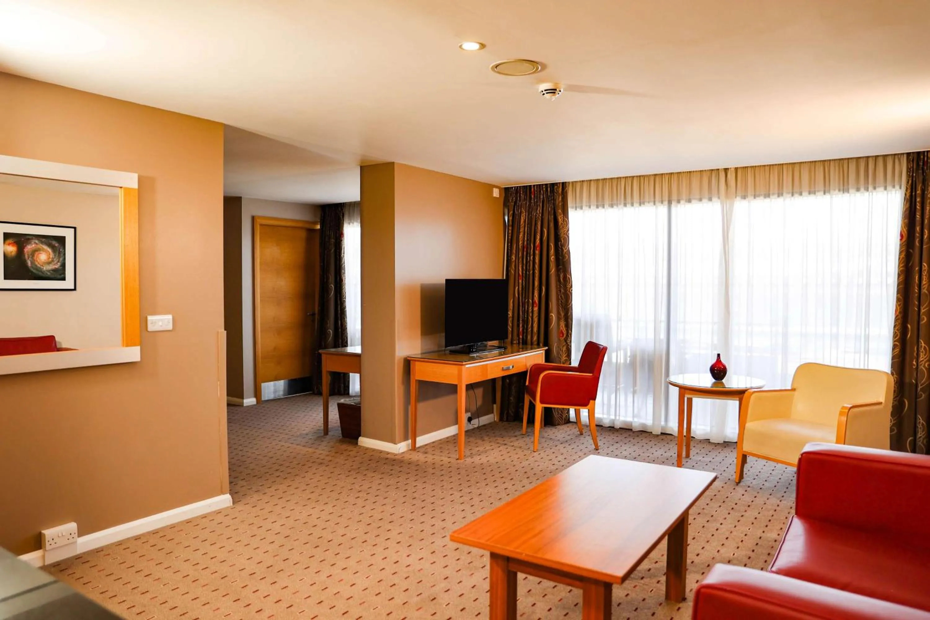 Living room in DoubleTree By Hilton Milton Keynes