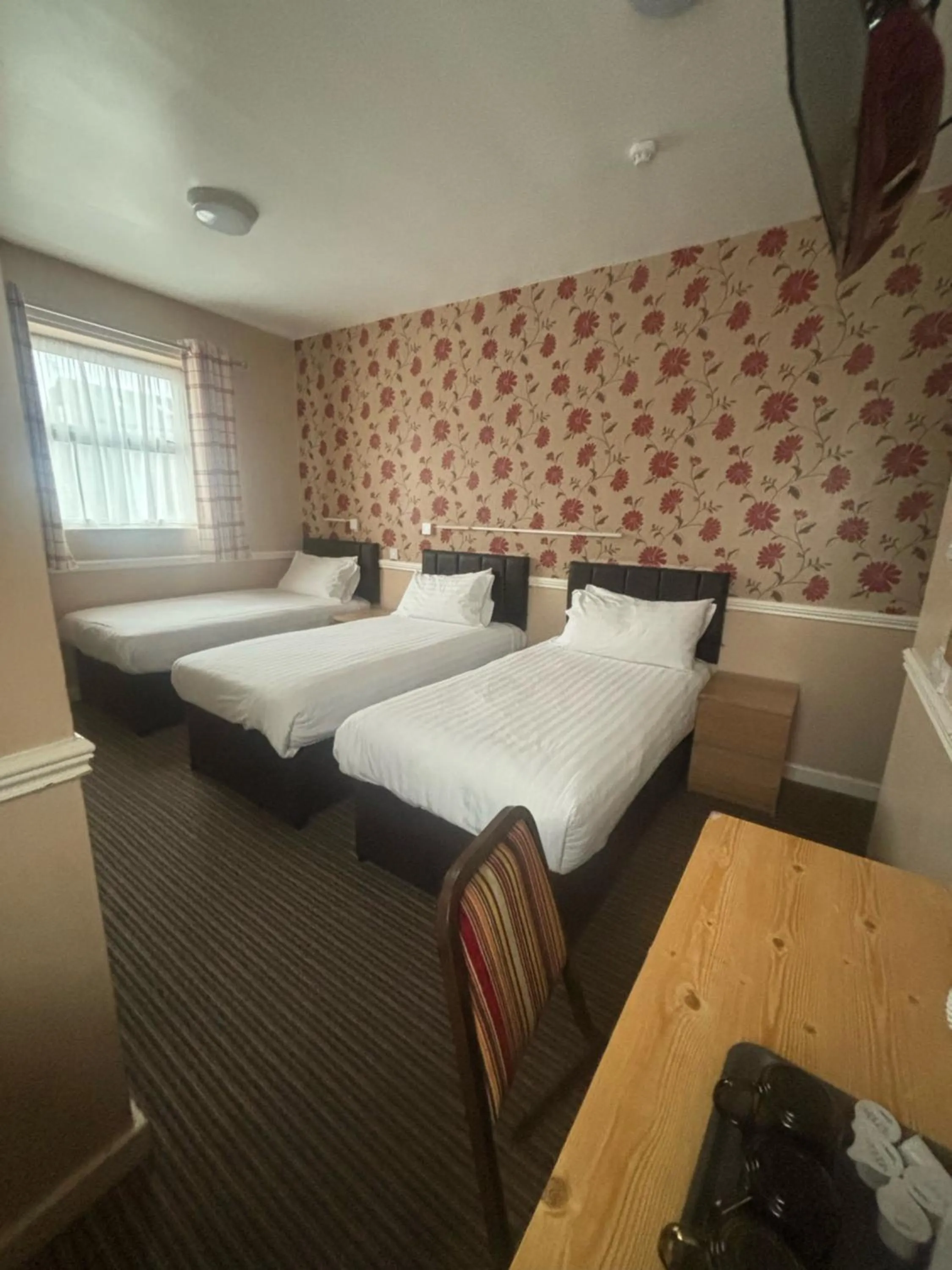 Bedroom, Bed in The Lawton