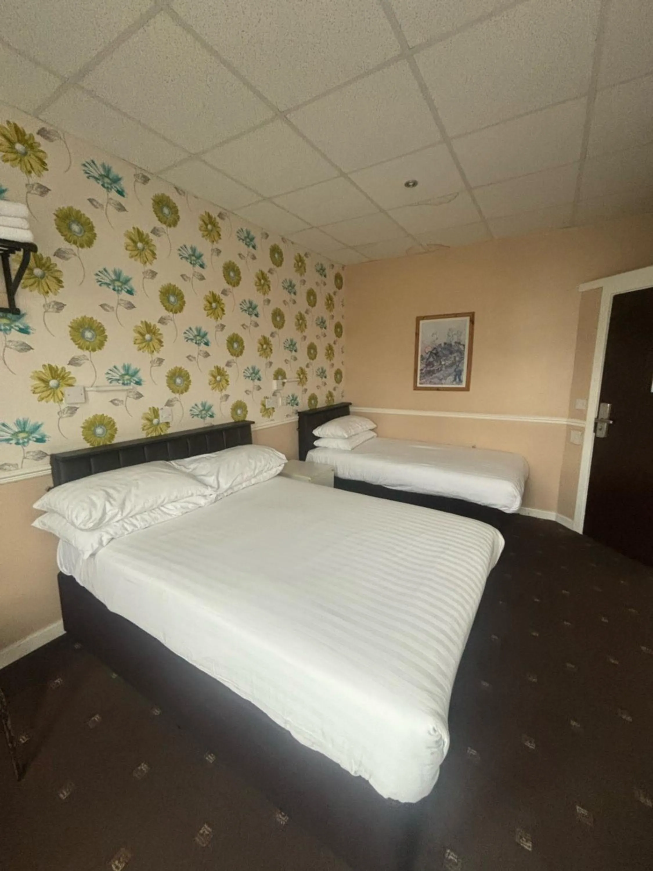 Bedroom, Bed in The Lawton