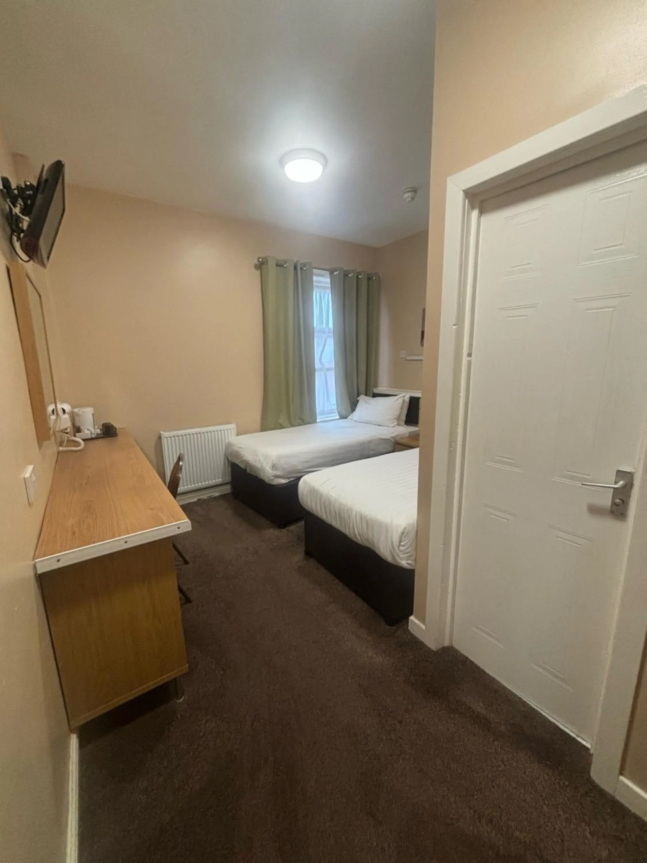 Bedroom, Bed in The Lawton