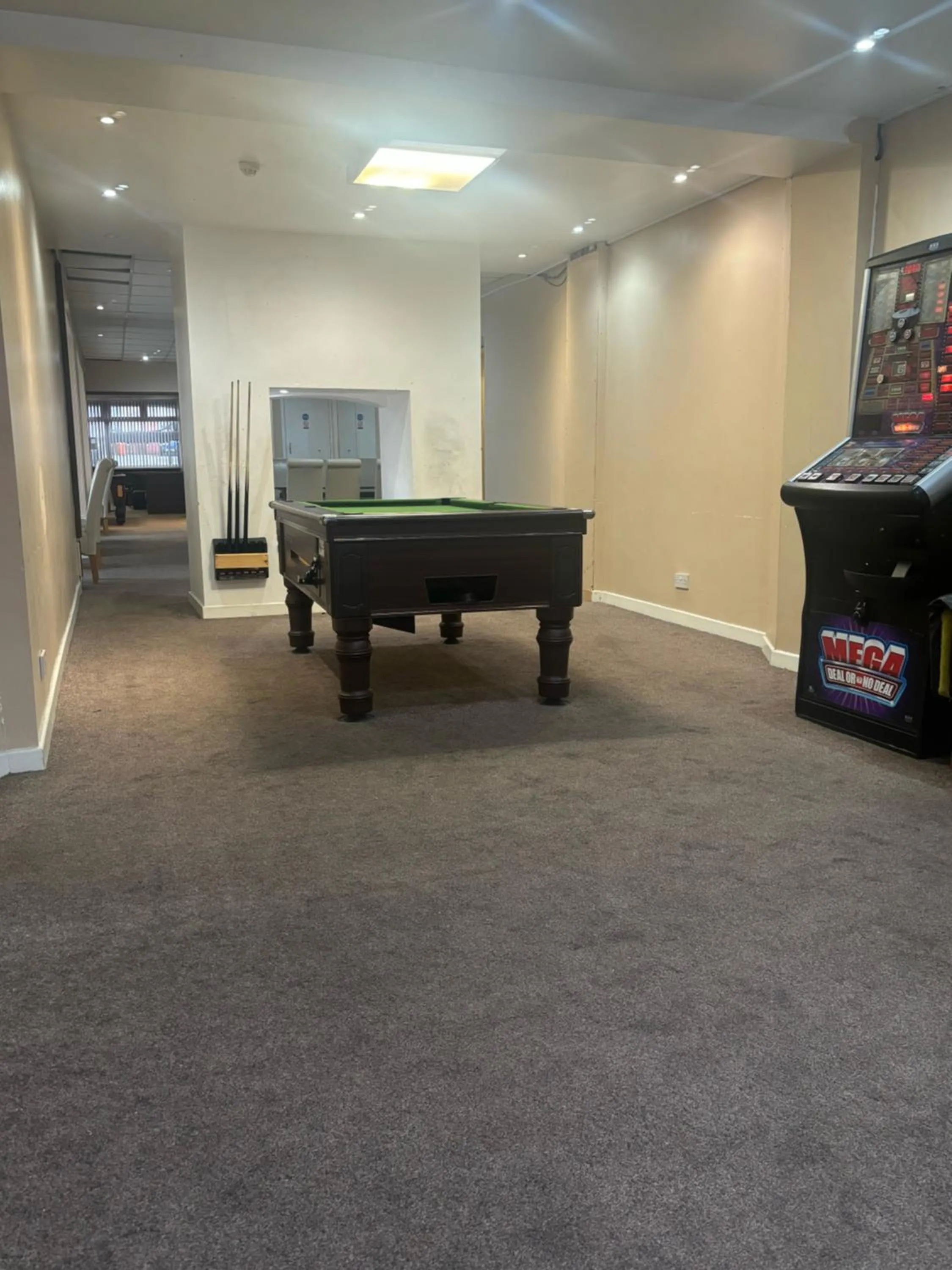 Billiard in The Lawton