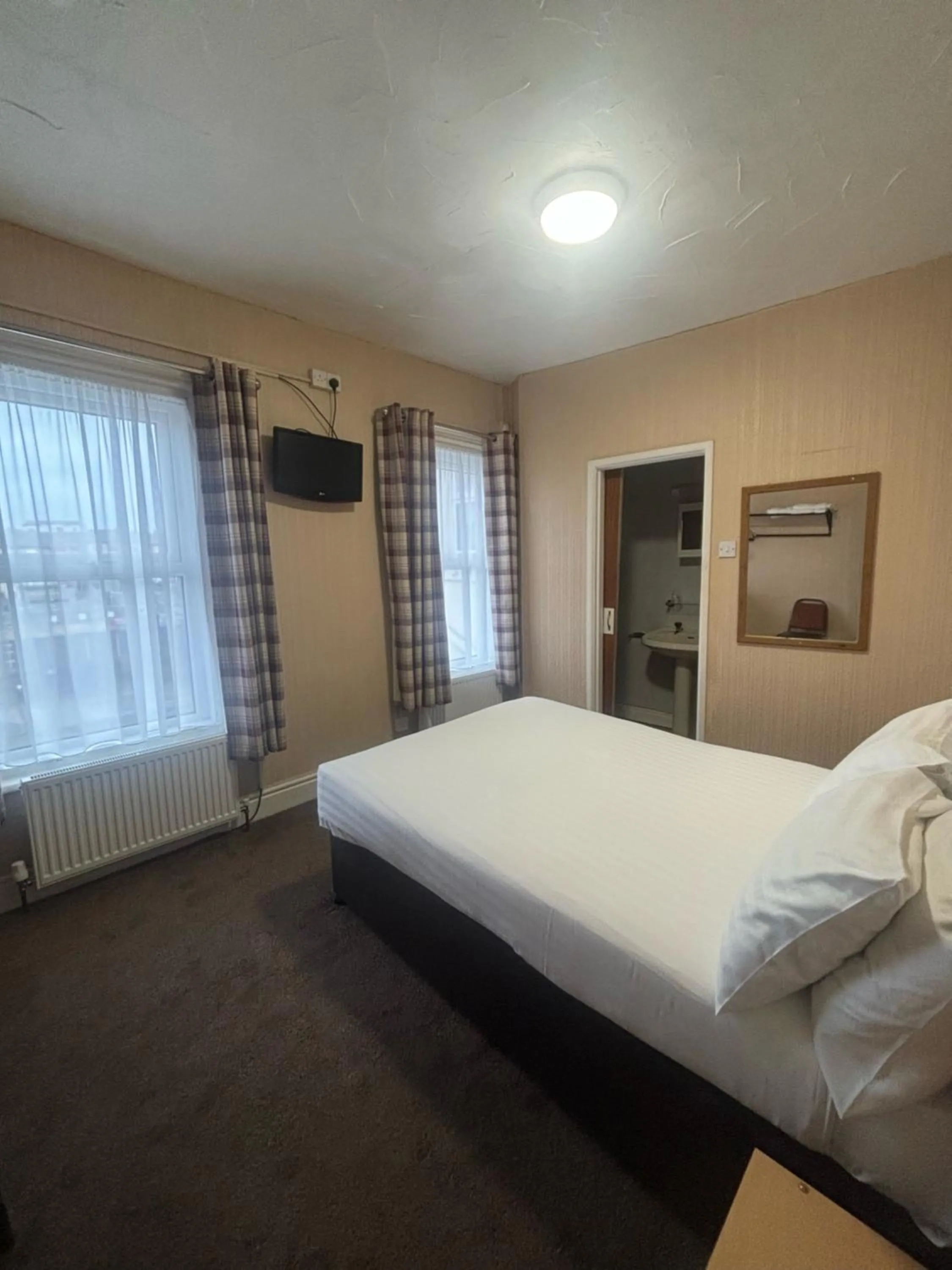 Bedroom, Bed in The Lawton