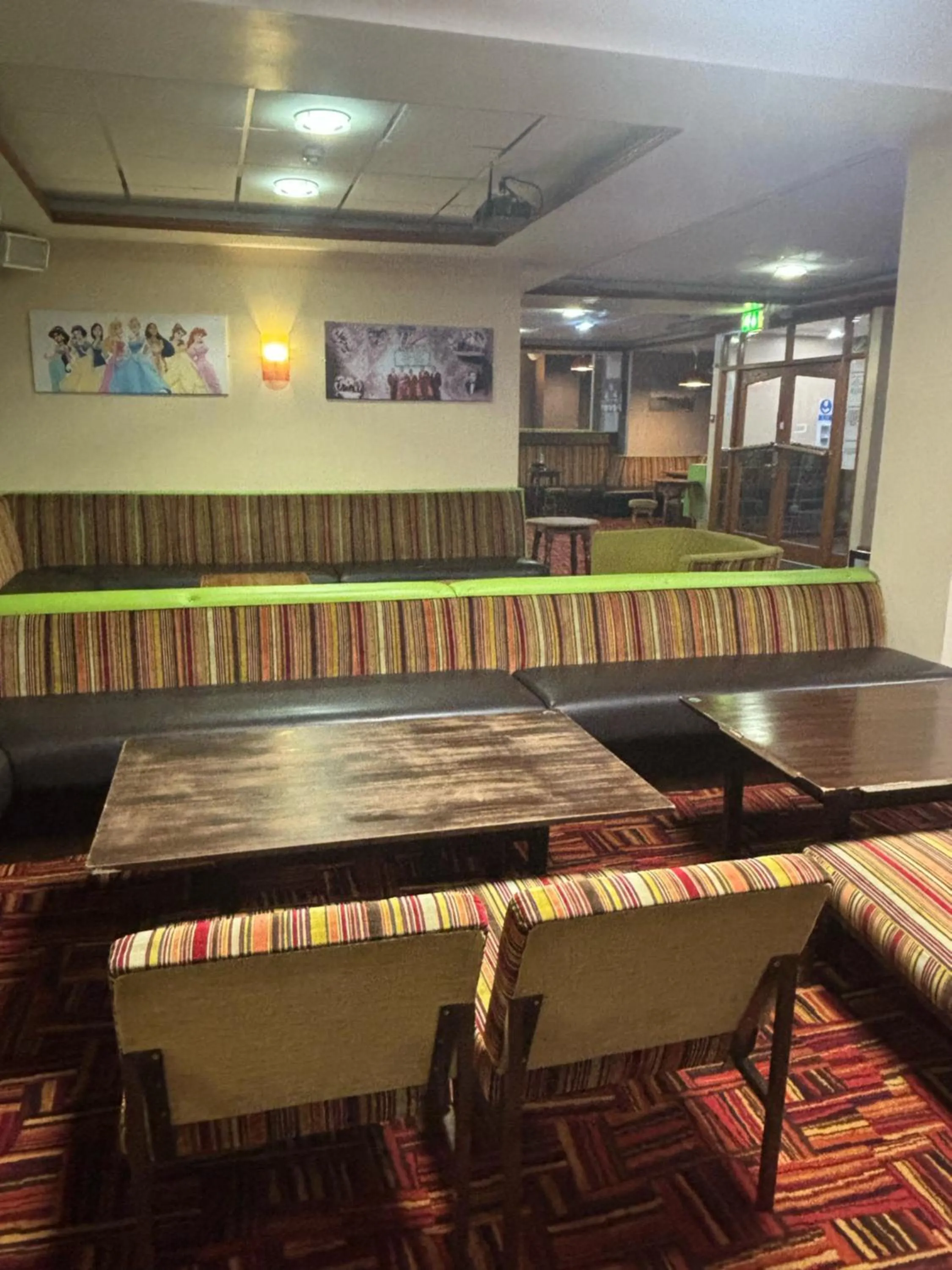 Restaurant/places to eat in The Lawton