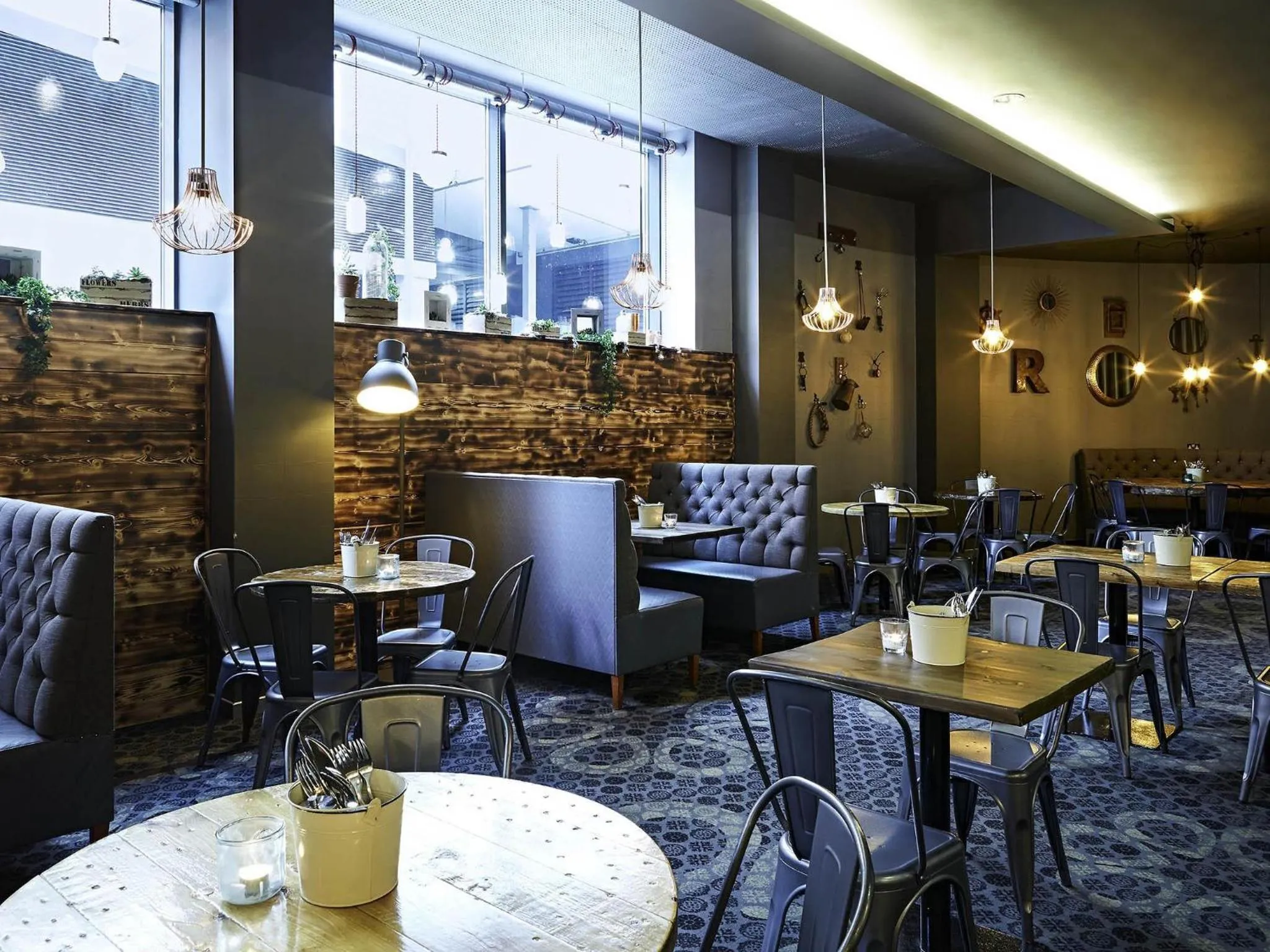 Restaurant/places to eat in Novotel Liverpool Centre