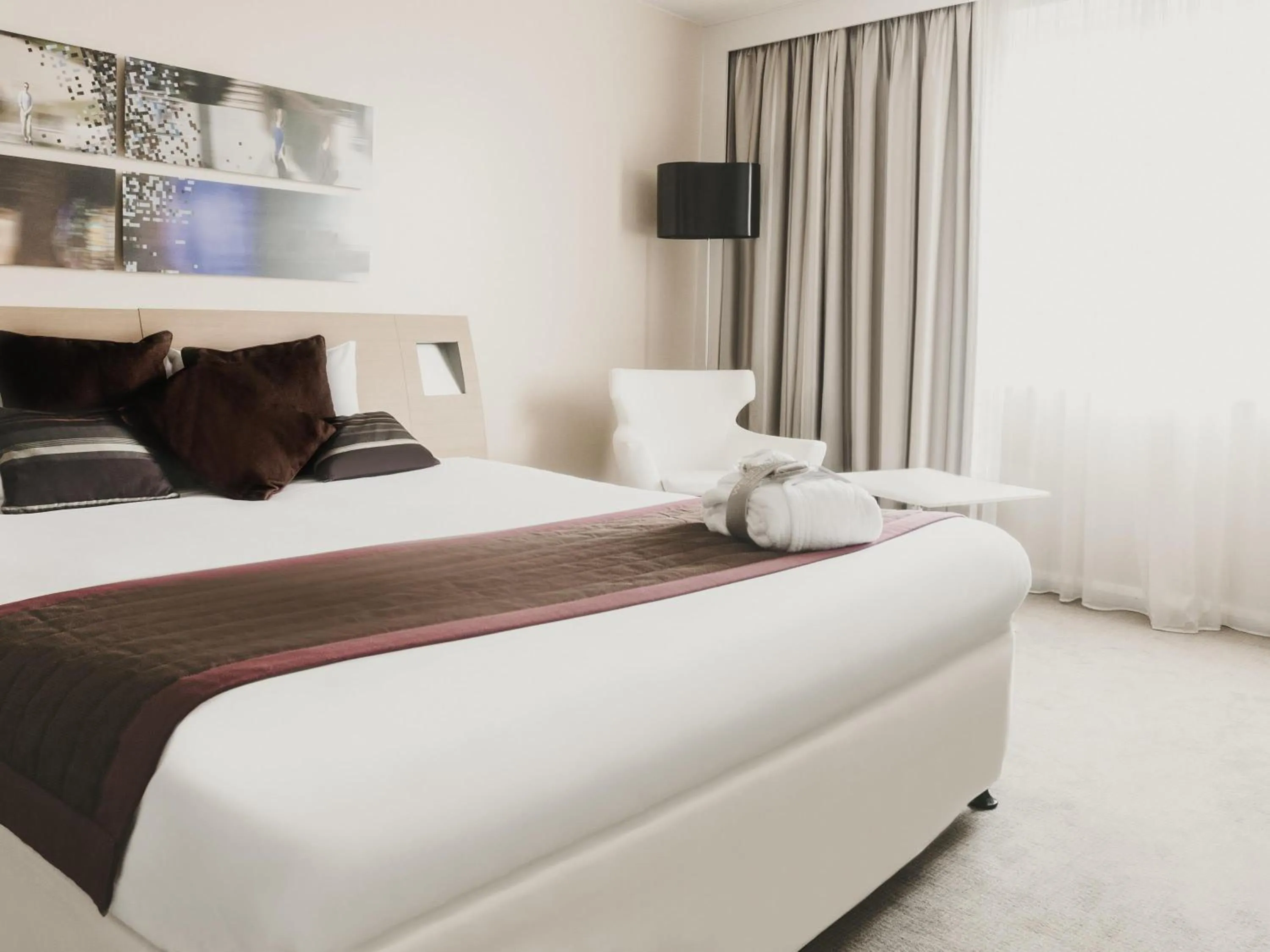 Bedroom, Bed in Novotel Liverpool Centre