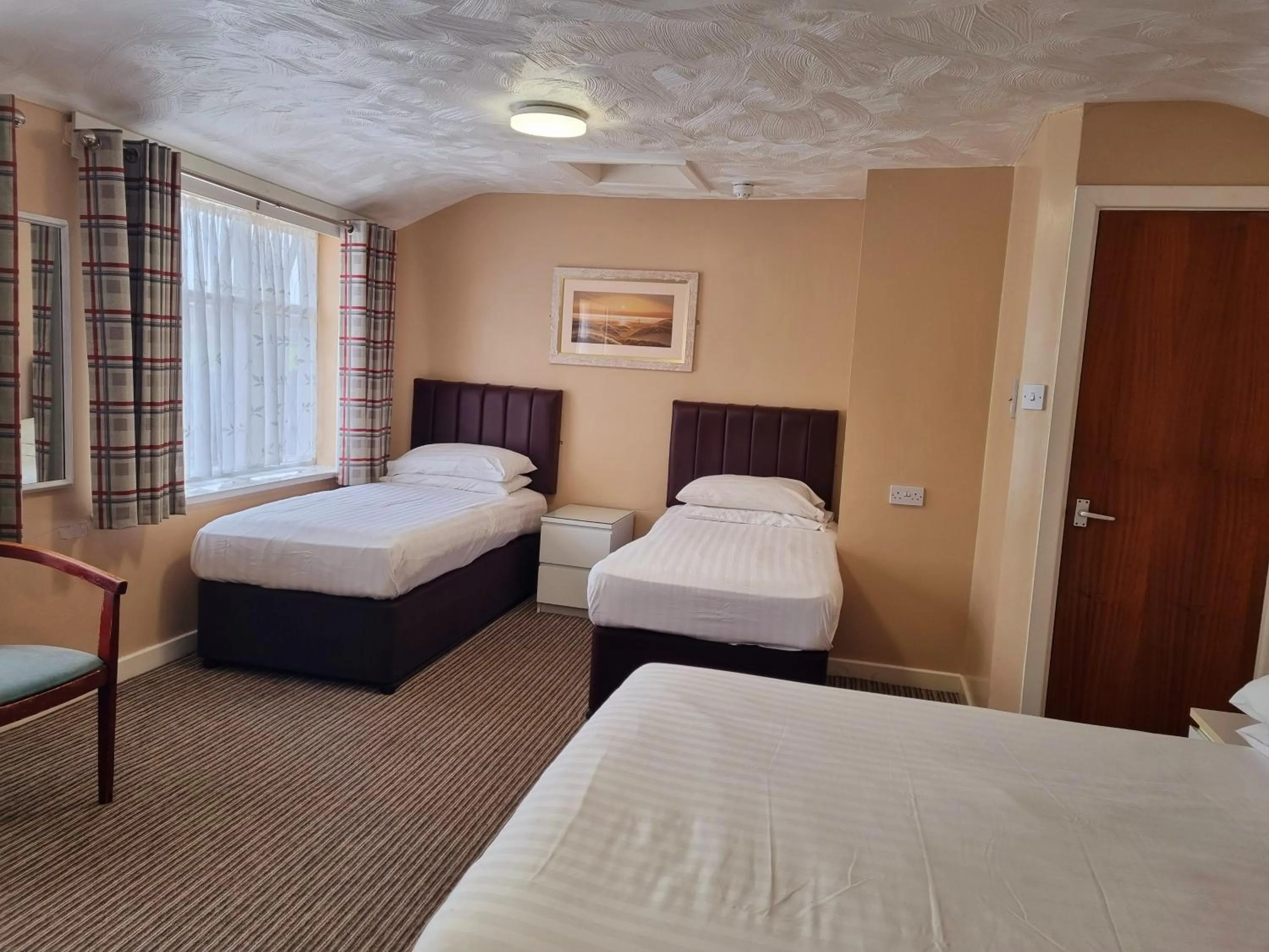 Property building, Bed in The Beechfield Hotel
