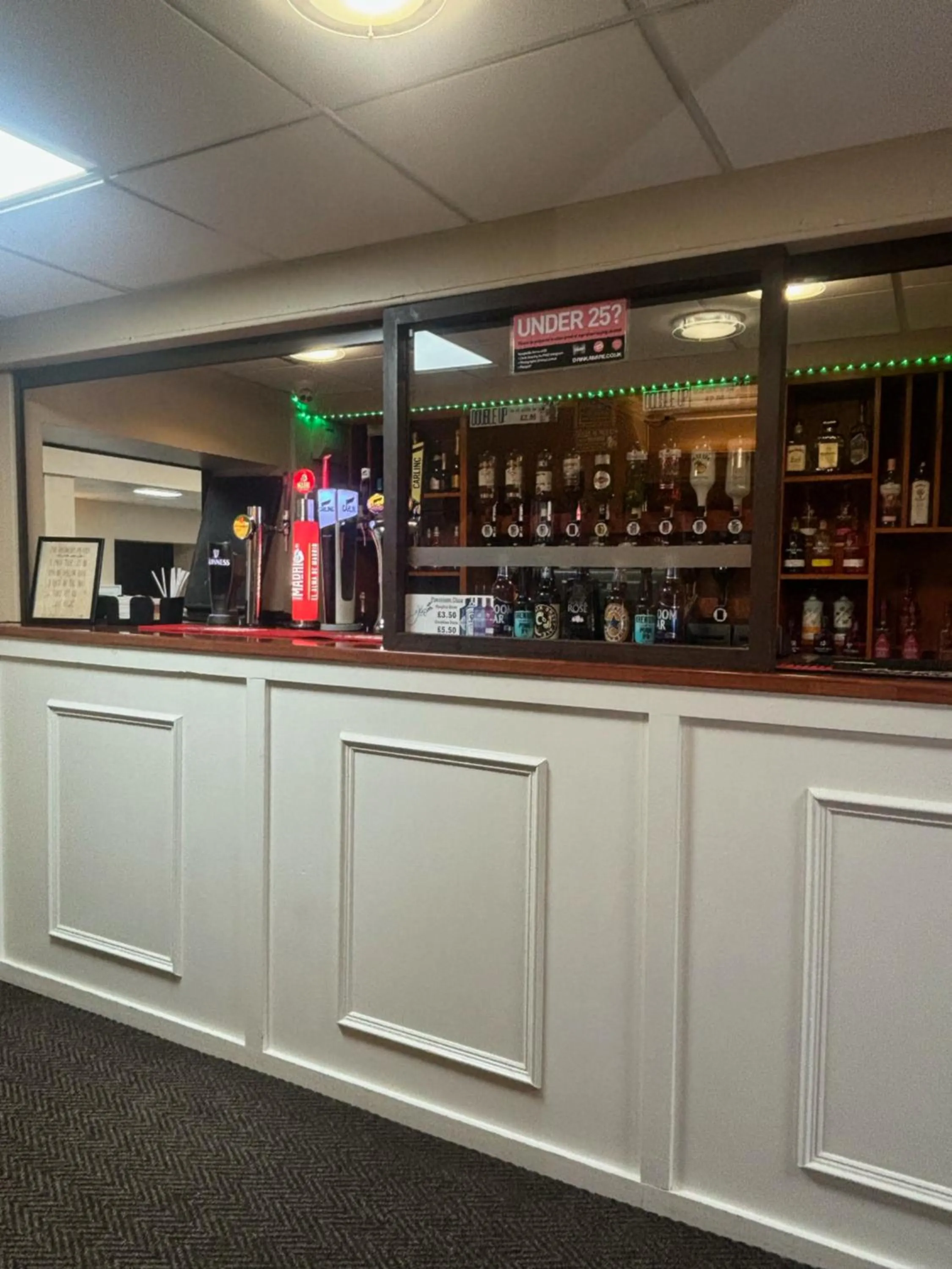Lounge or bar in The Beechfield Hotel