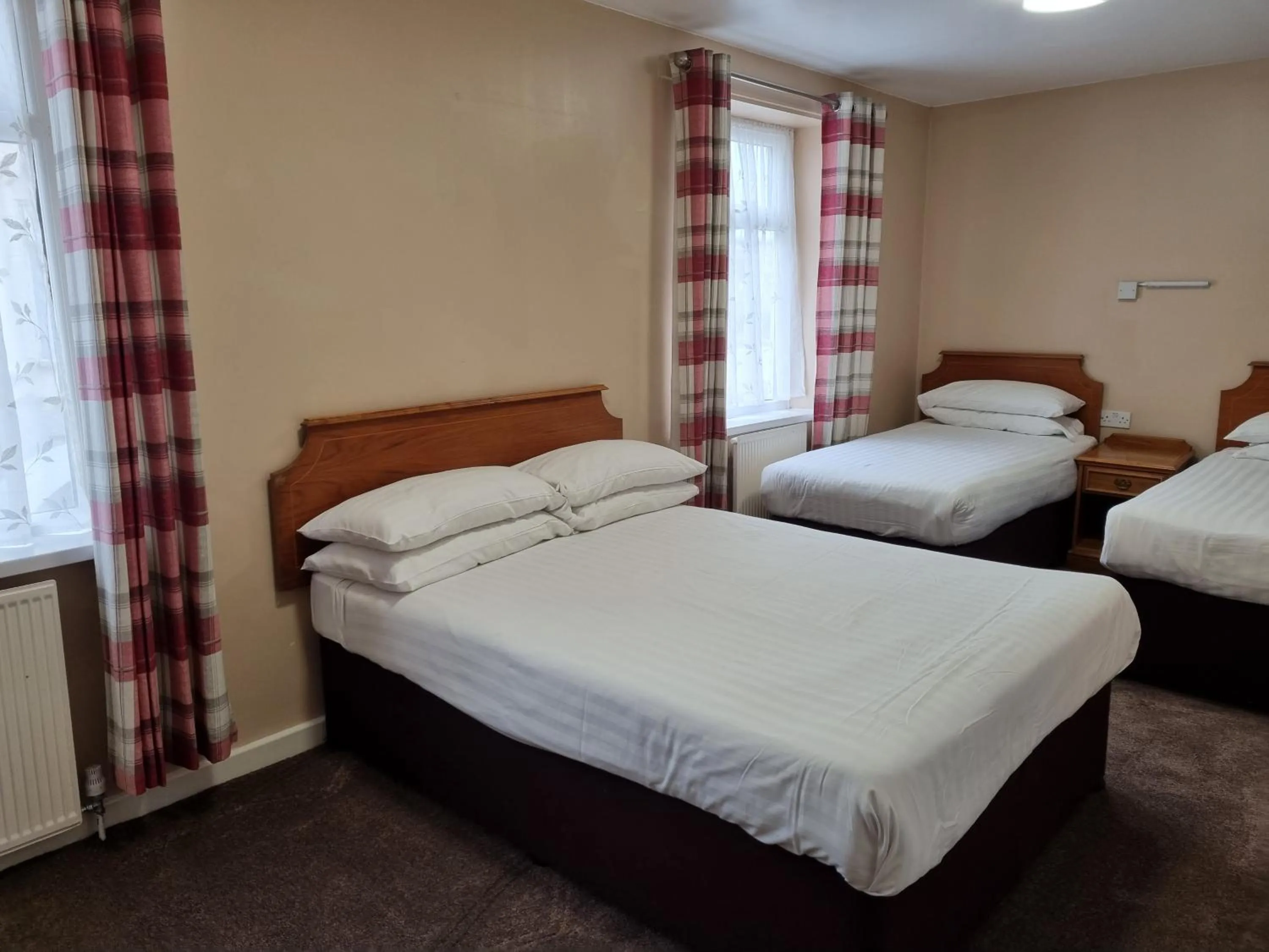 bunk bed, Bed in The Beechfield Hotel