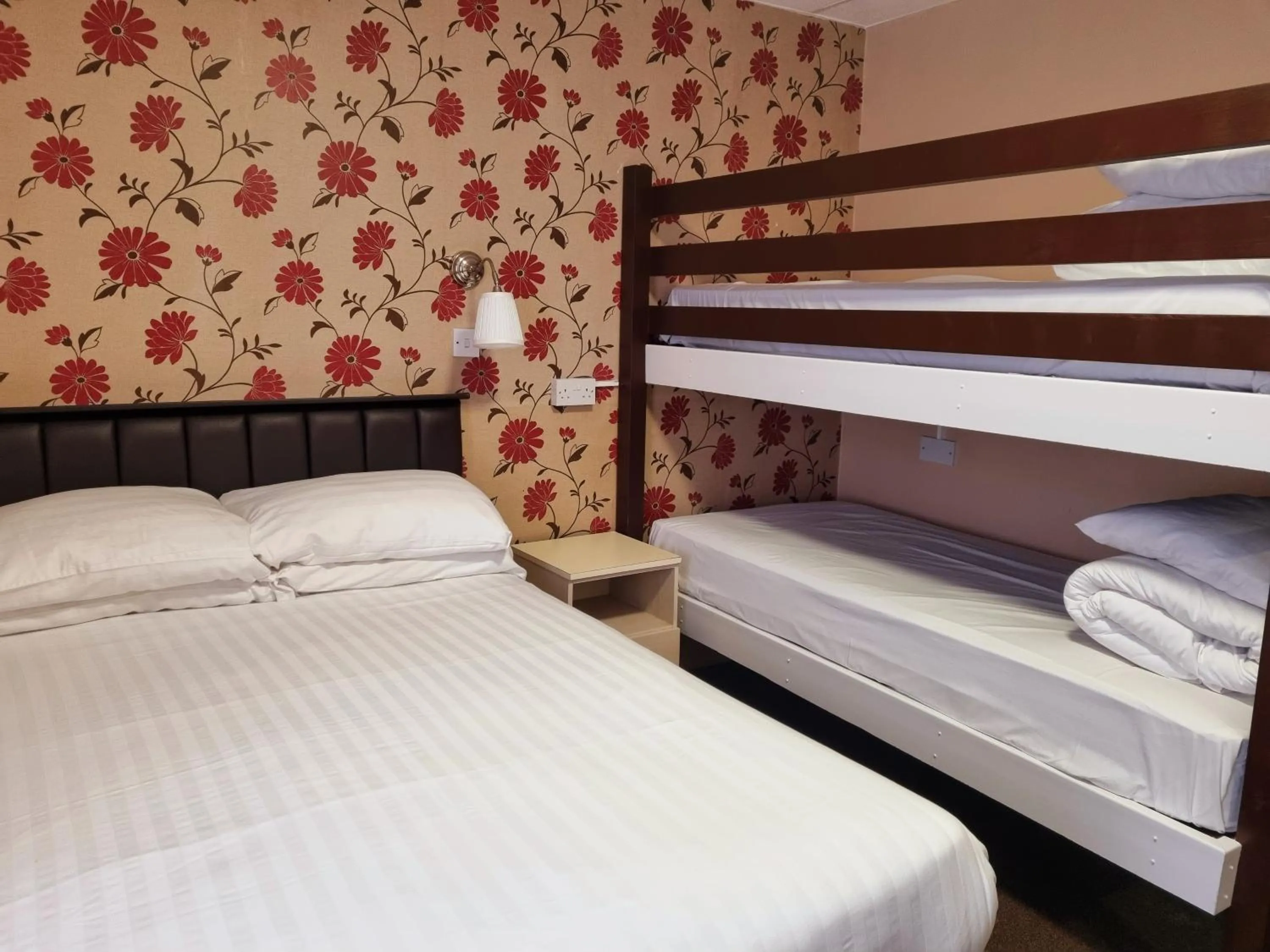 Property building, Bed in The Beechfield Hotel