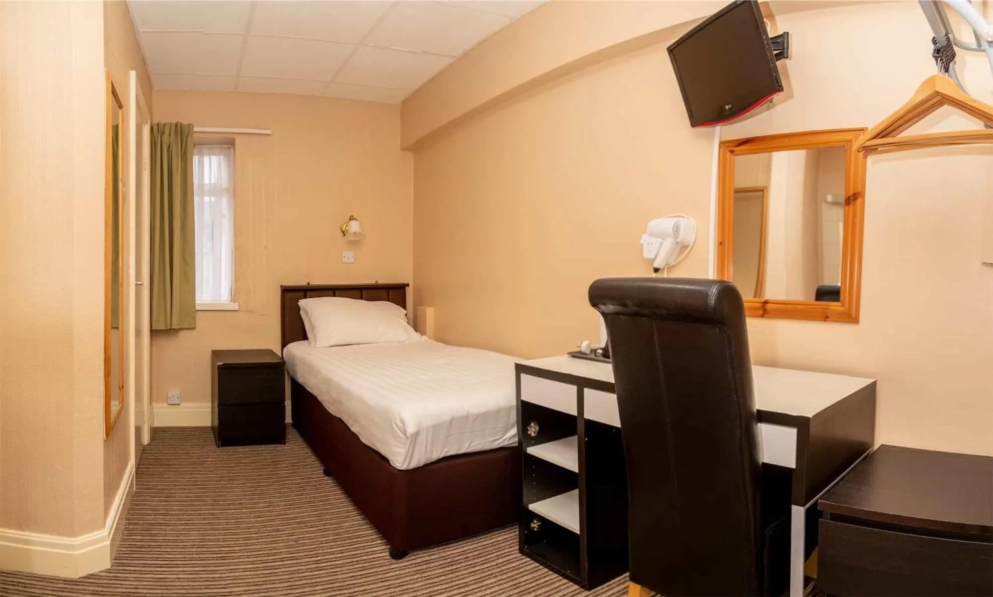 Bedroom, Bed in The Beechfield Hotel