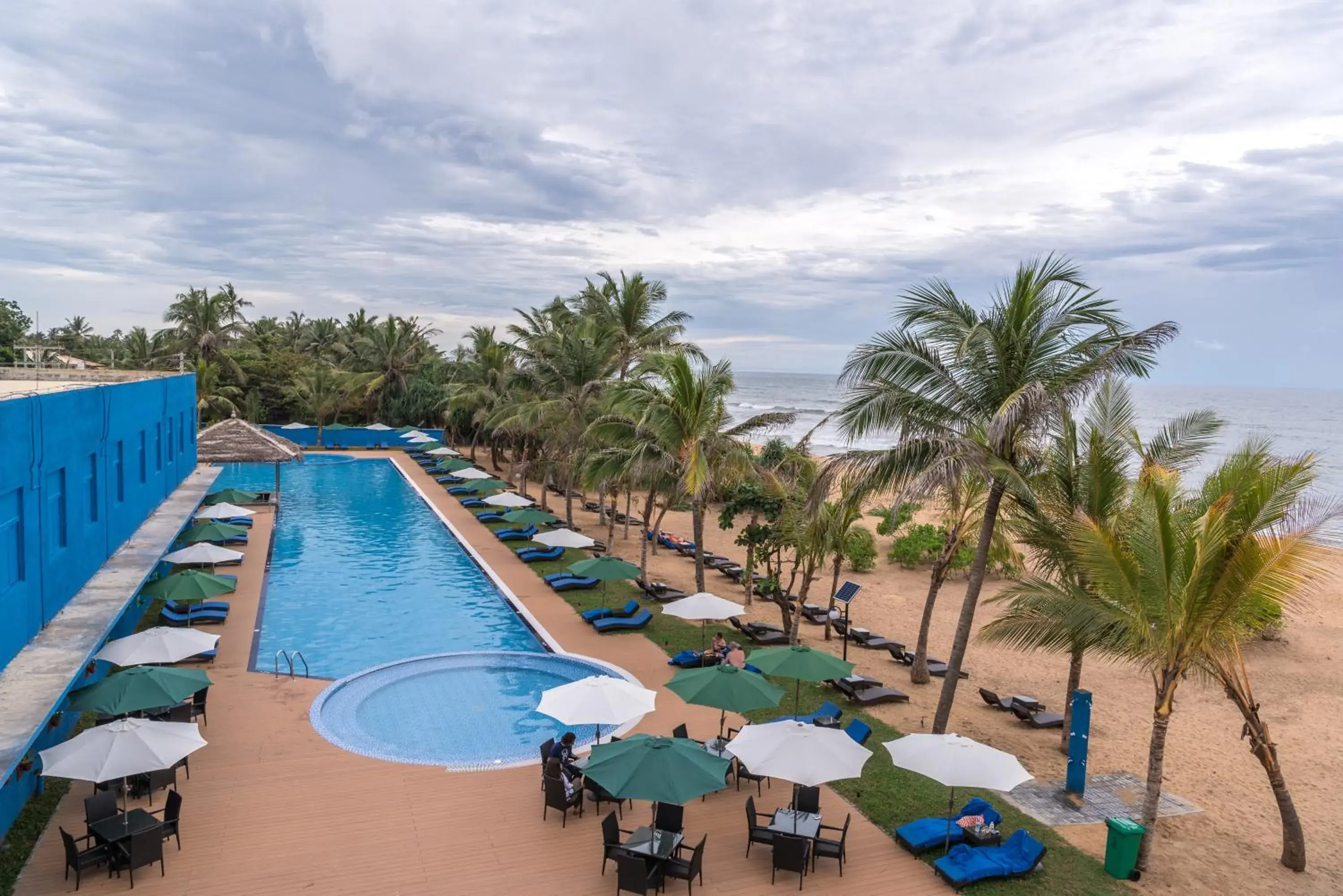Swimming pool in Jie Jie Beach Hotel Swimming pool in Jie Jie Beach Hotel