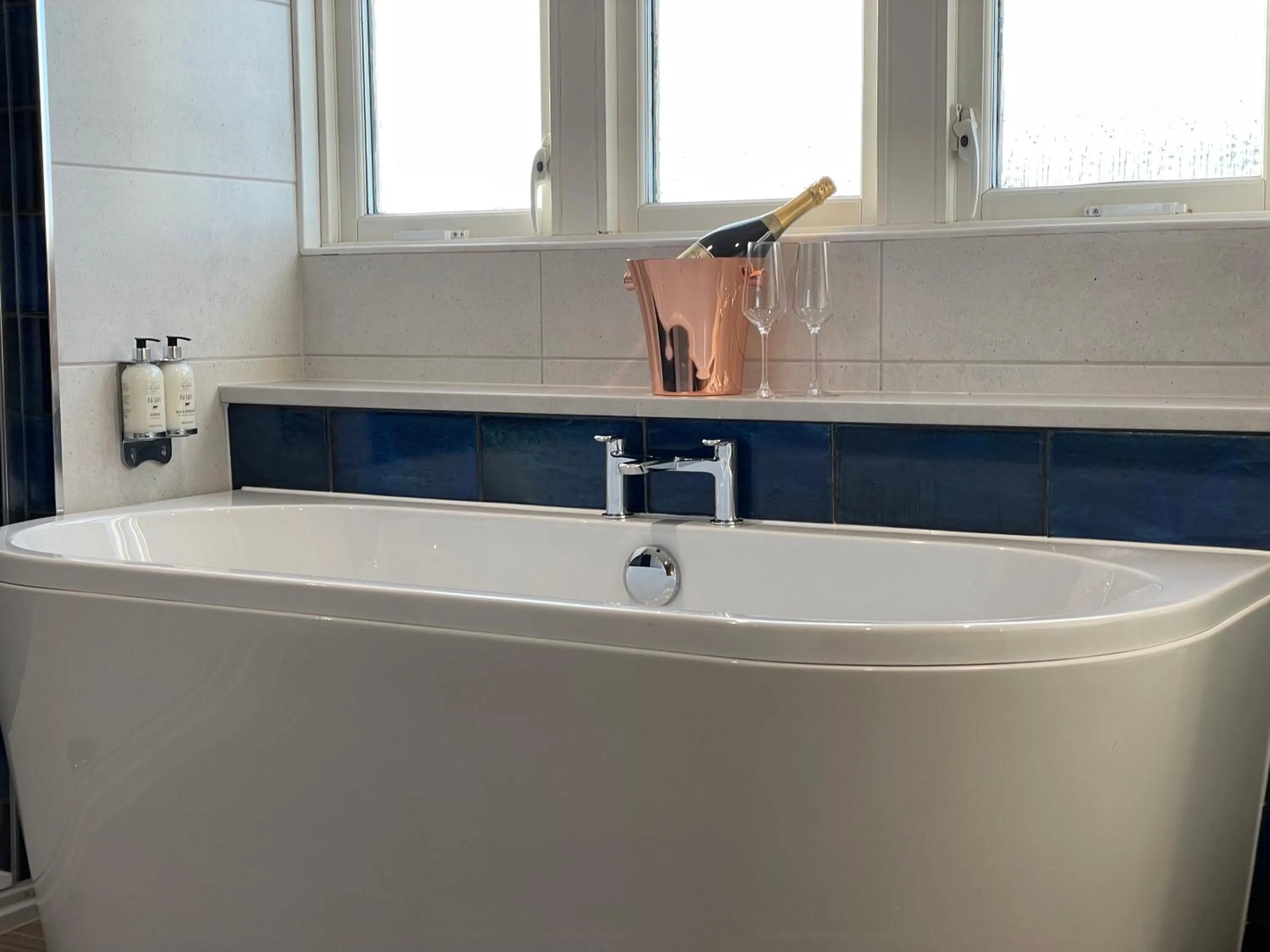 Bath in The Ship Inn - Winner Best Hotel Experience 2024 Visit Scotland