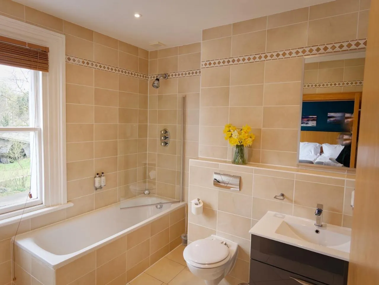 Bathroom in The Ship Inn - Winner Best Hotel Experience 2024 Visit Scotland